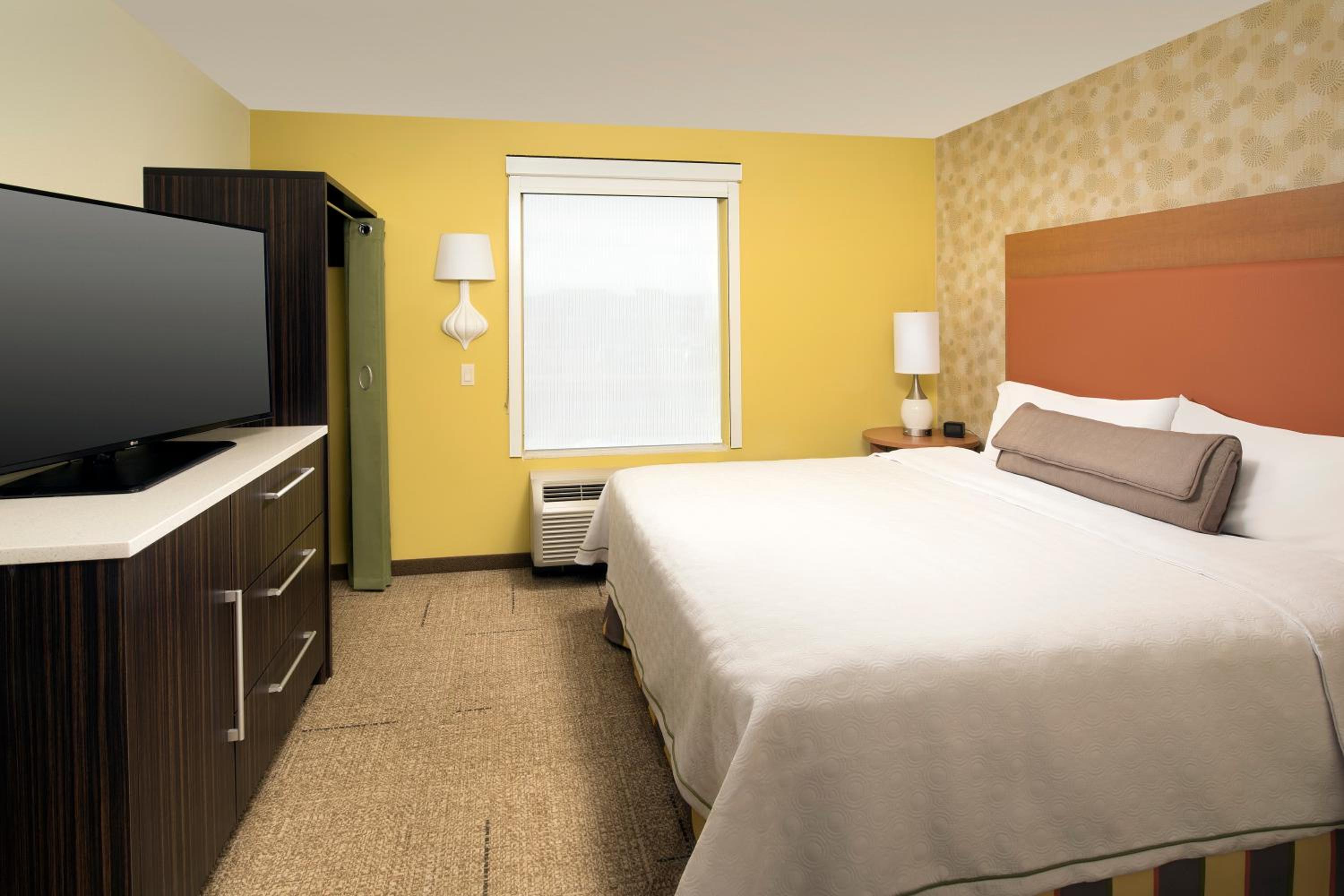 One-Bedroom King Suite - Non-Smoking