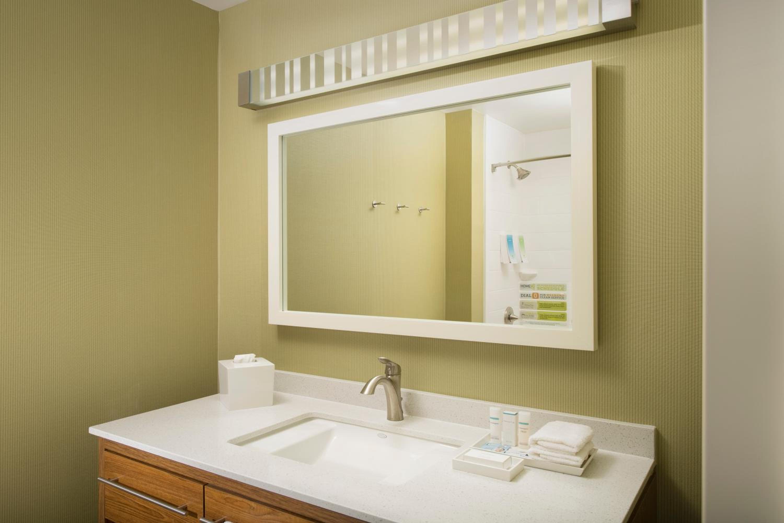 King Studio Suite - Hearing Access/Non-Smoking