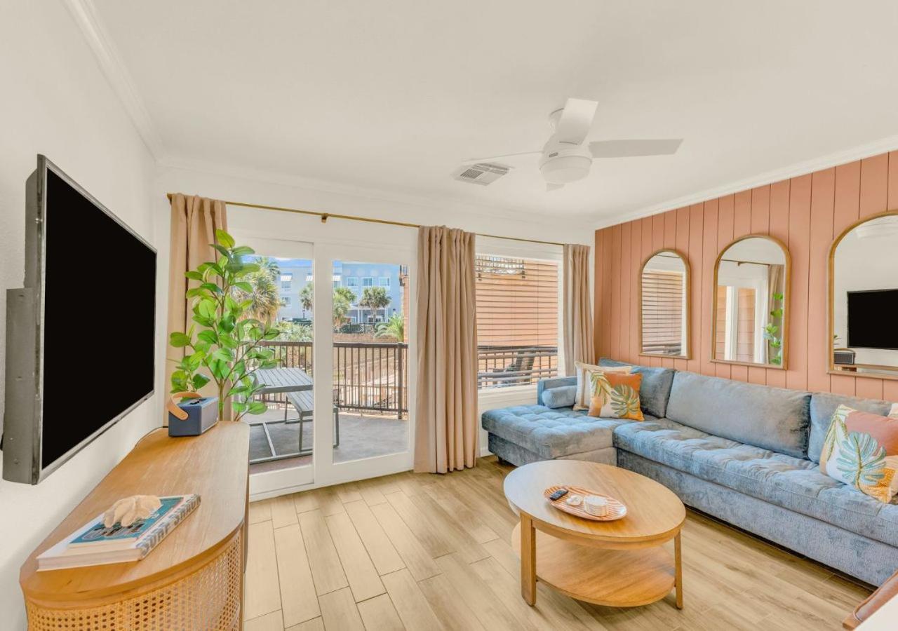 Apartment with Pool View  photo 1