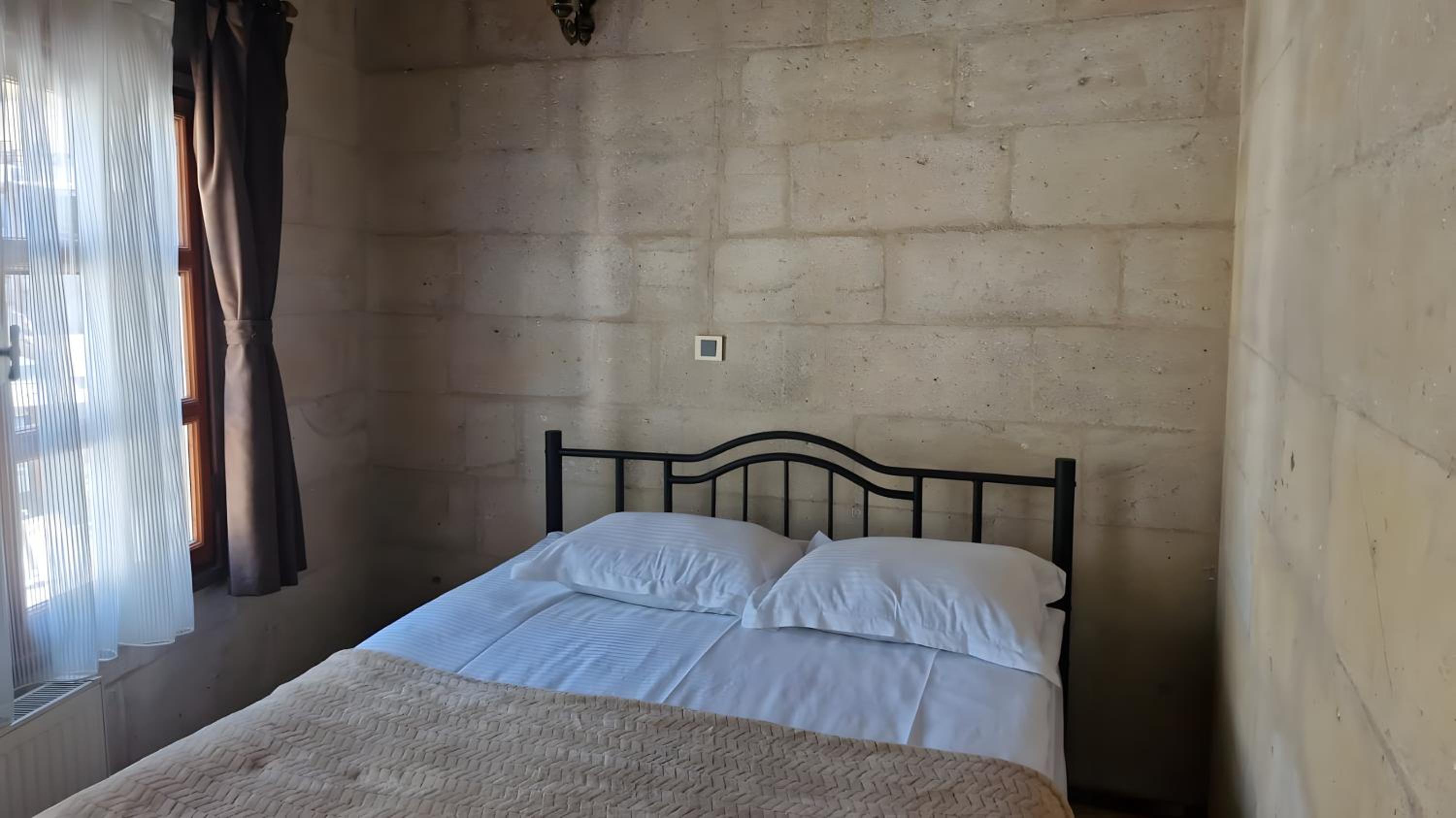 Double Room - Photo 2