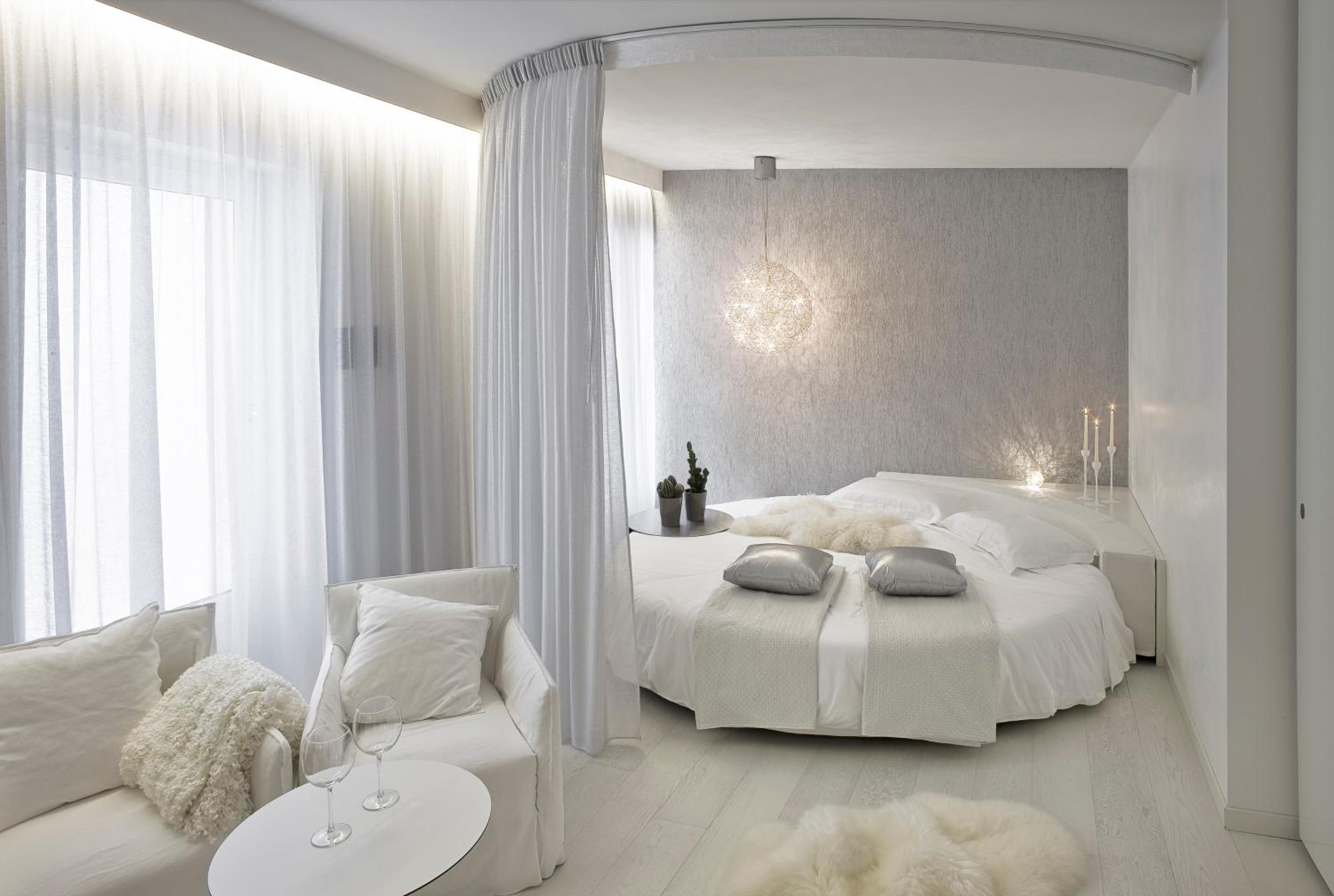 Double Room with Spa Bath, Private Sauna and Fireplace photo 2