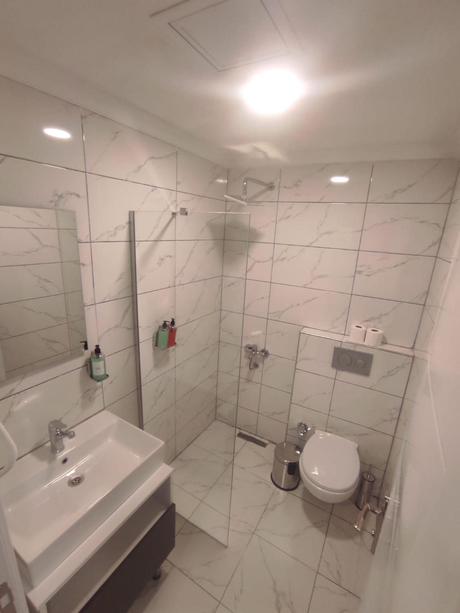 Basic Triple Room with Shared Bathroom photo 2