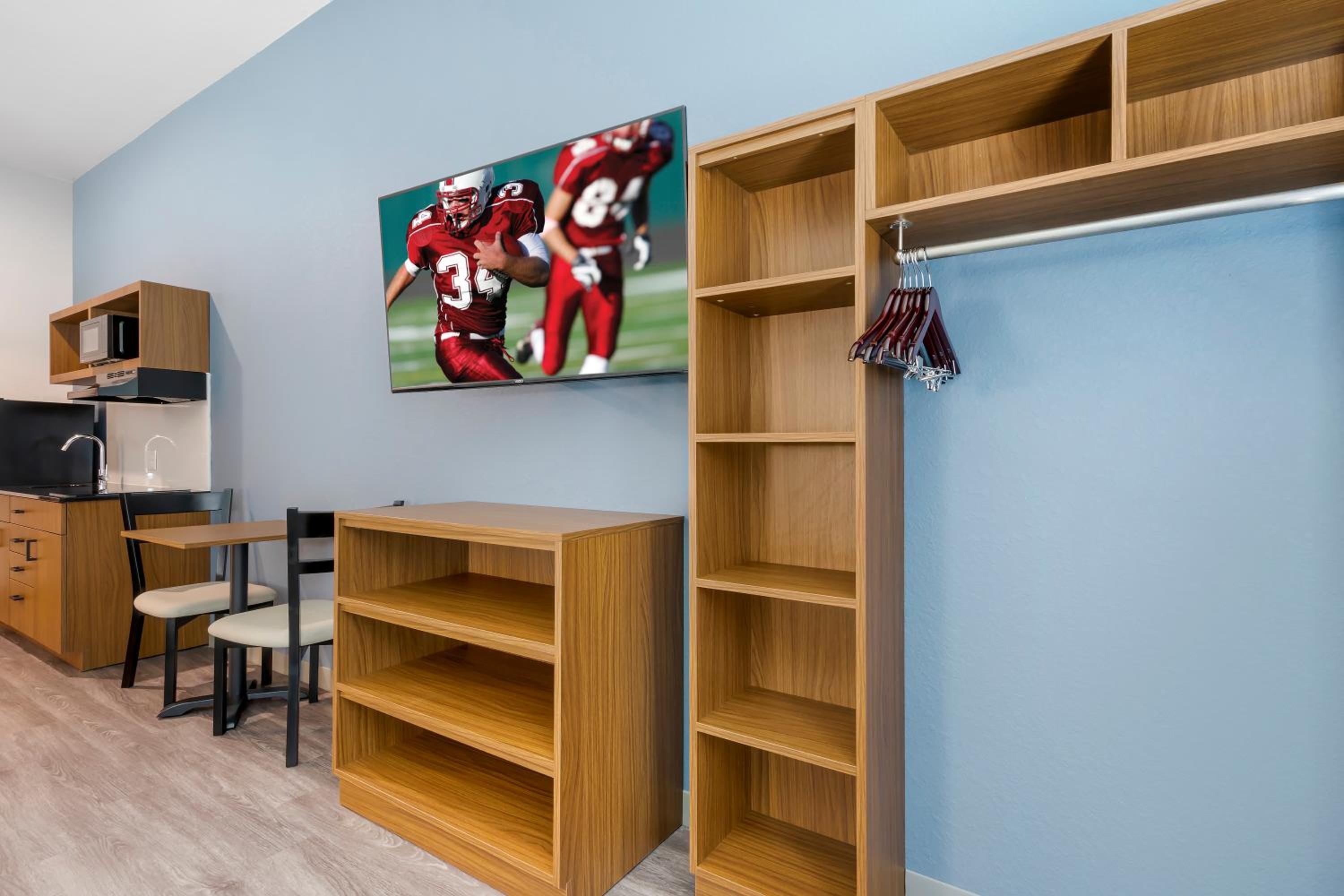 HomeTowne Studios by Red Roof Tampa - Airport, Bild 13