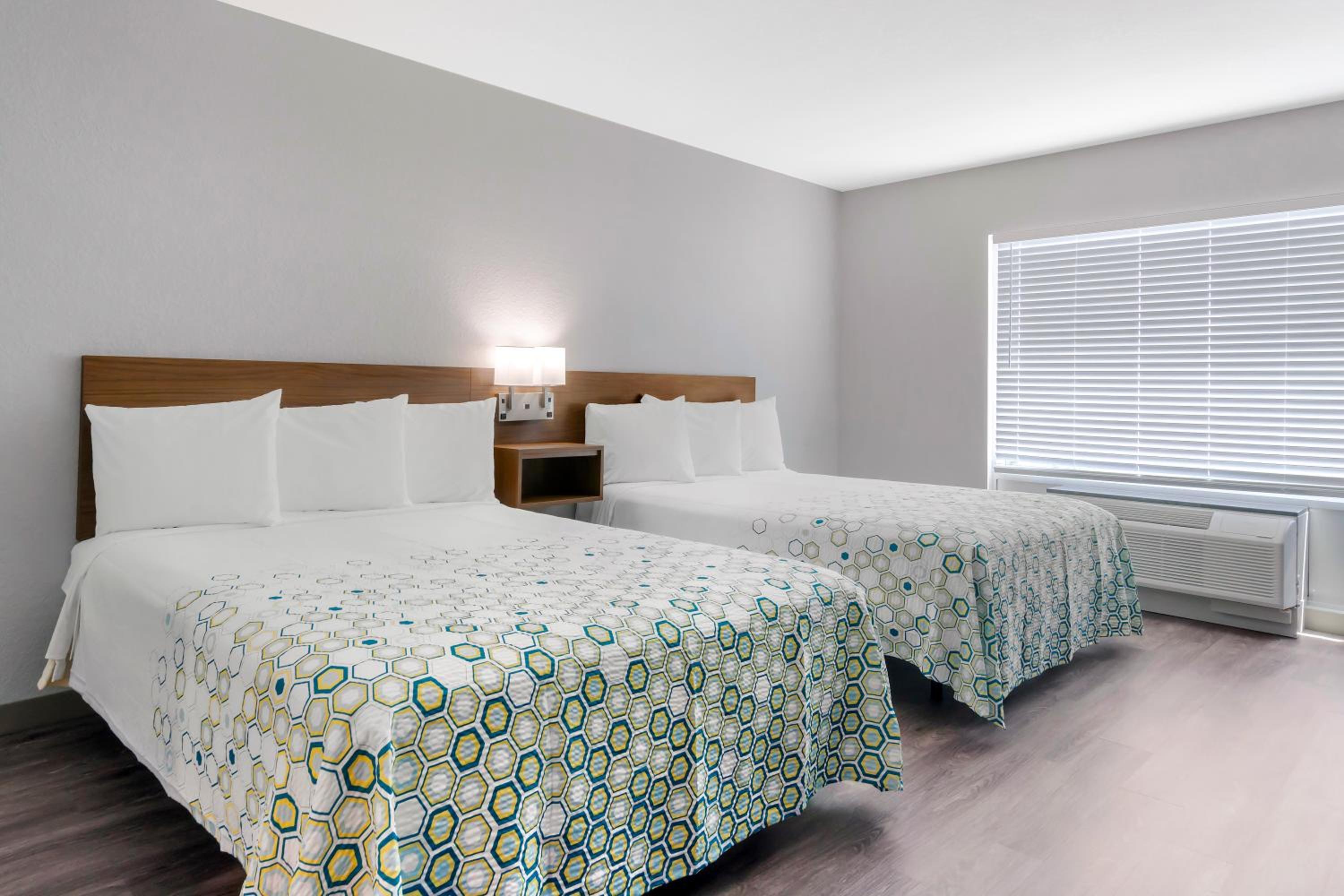 HomeTowne Studios by Red Roof Tampa - Airport, Bild 12