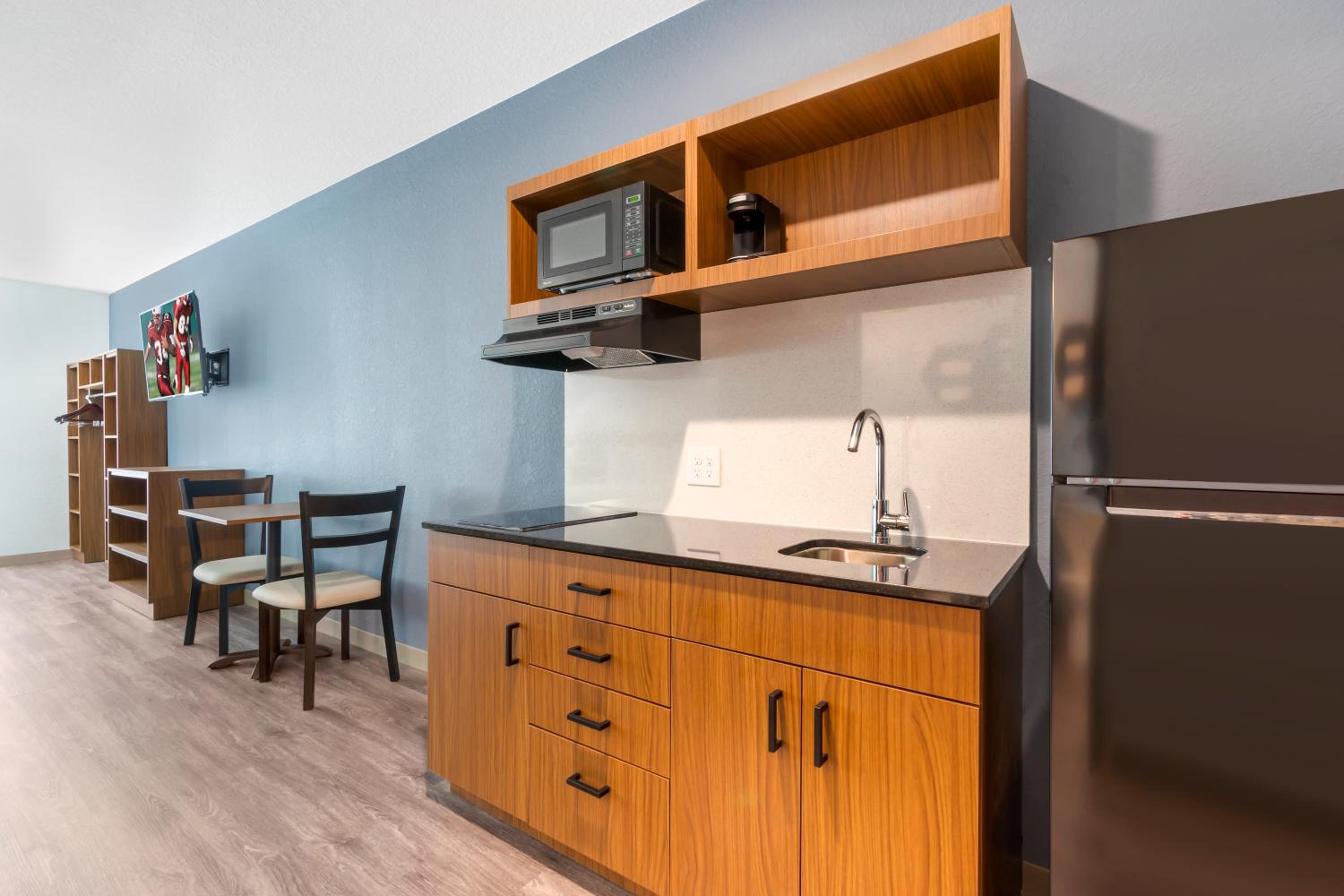 HomeTowne Studios by Red Roof Tampa - Airport, Bild 5