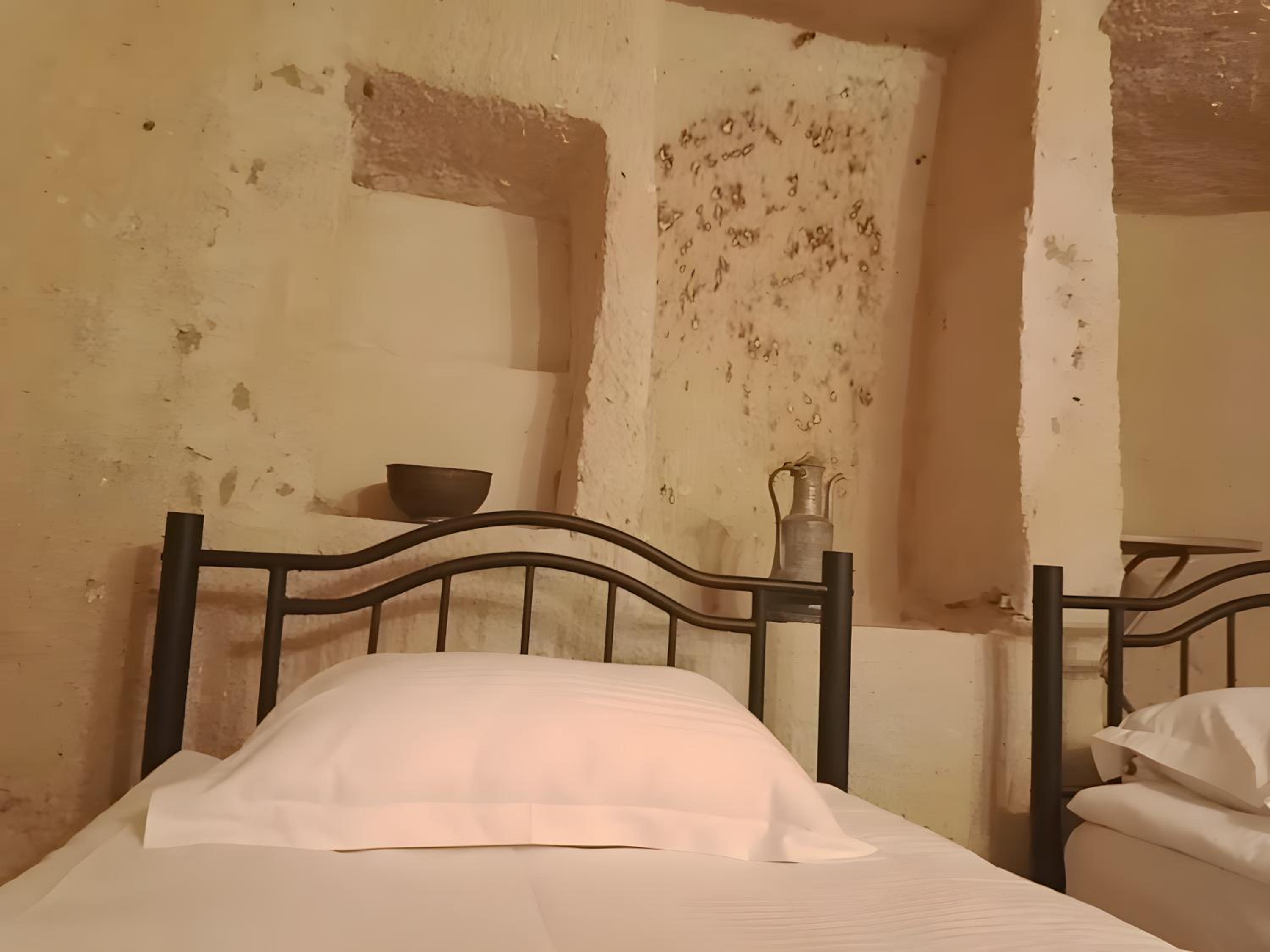 Economy Triple Room - Photo 5