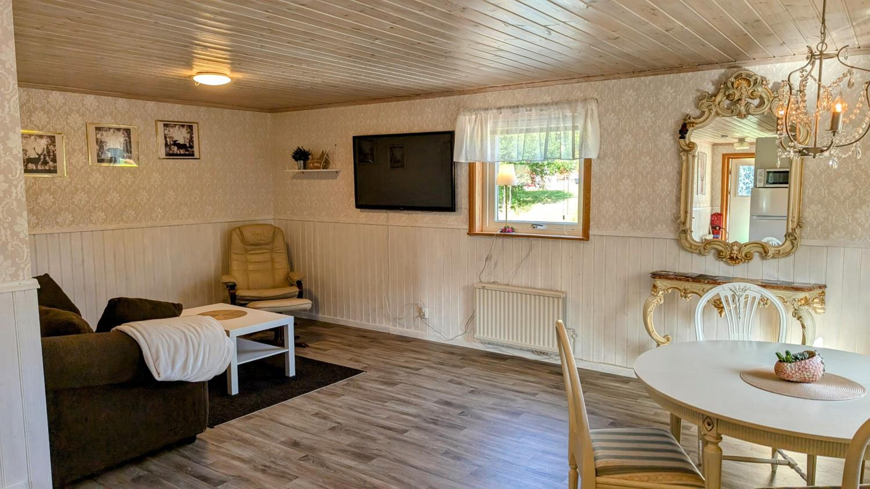 Two-Bedroom House photo 2