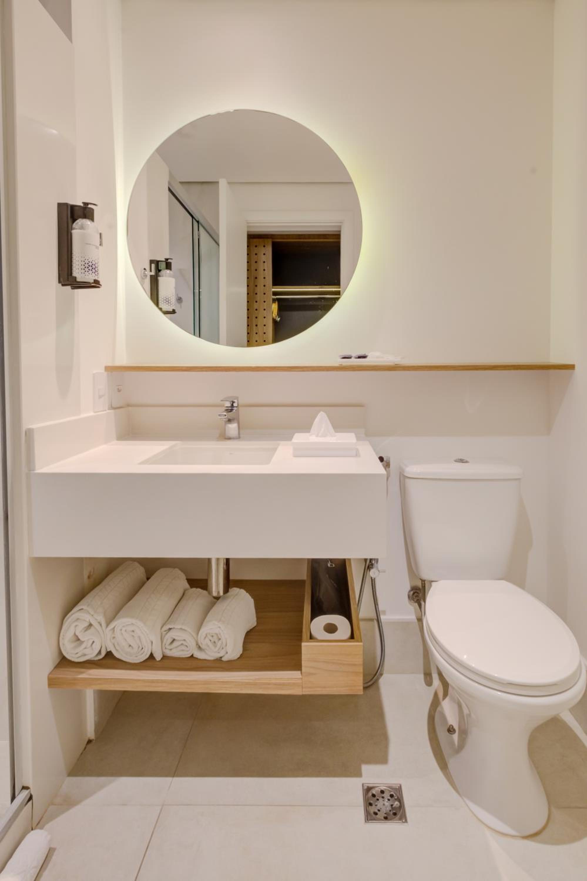 Twin Room - Non-Smoking photo 3