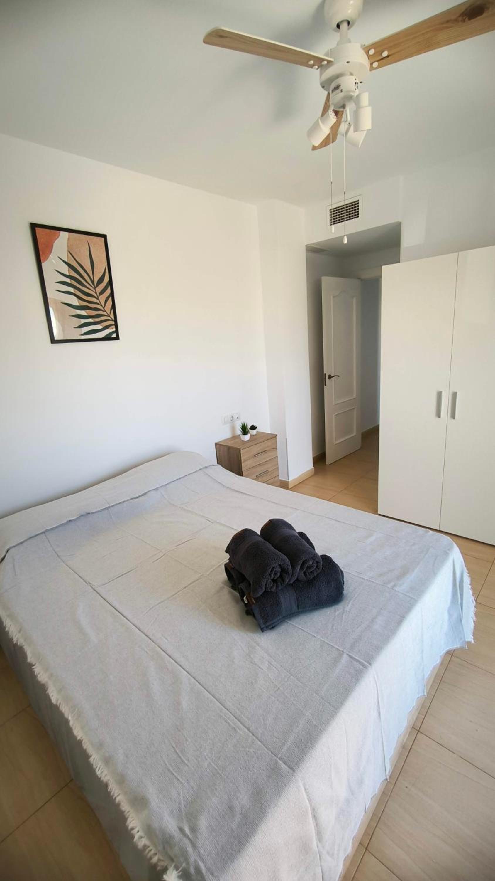 Two-Bedroom Apartment with Balcony and Sea View photo 3