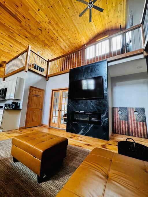 Five-Bedroom House photo 1