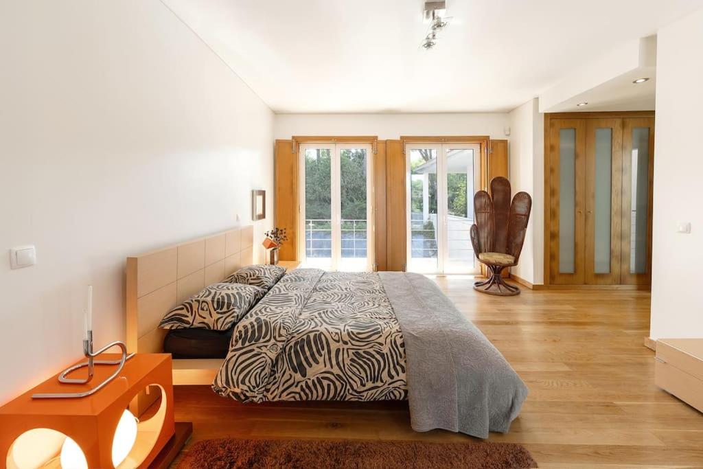 Six-Bedroom House photo 1