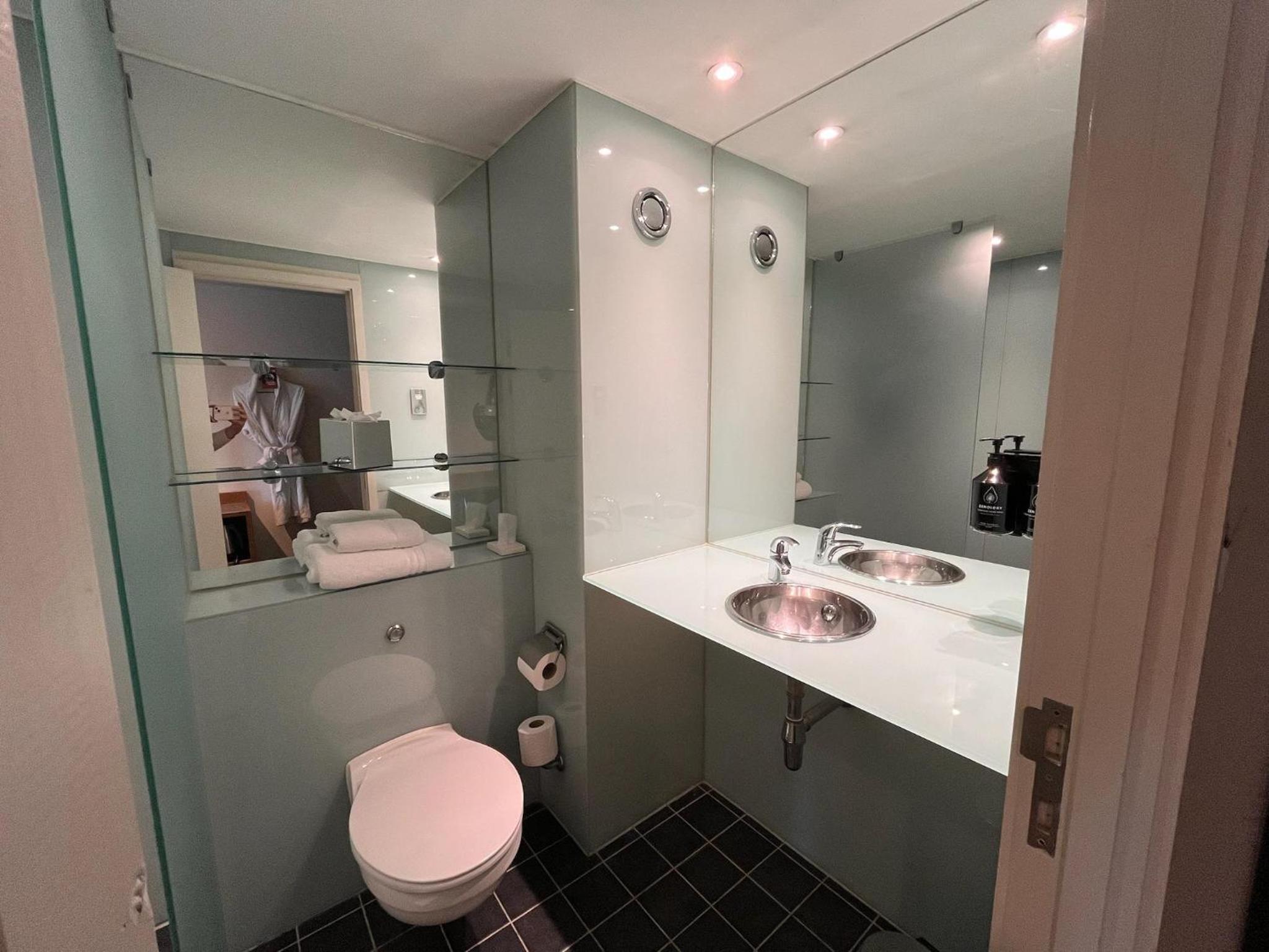 Twin Room - Photo 2