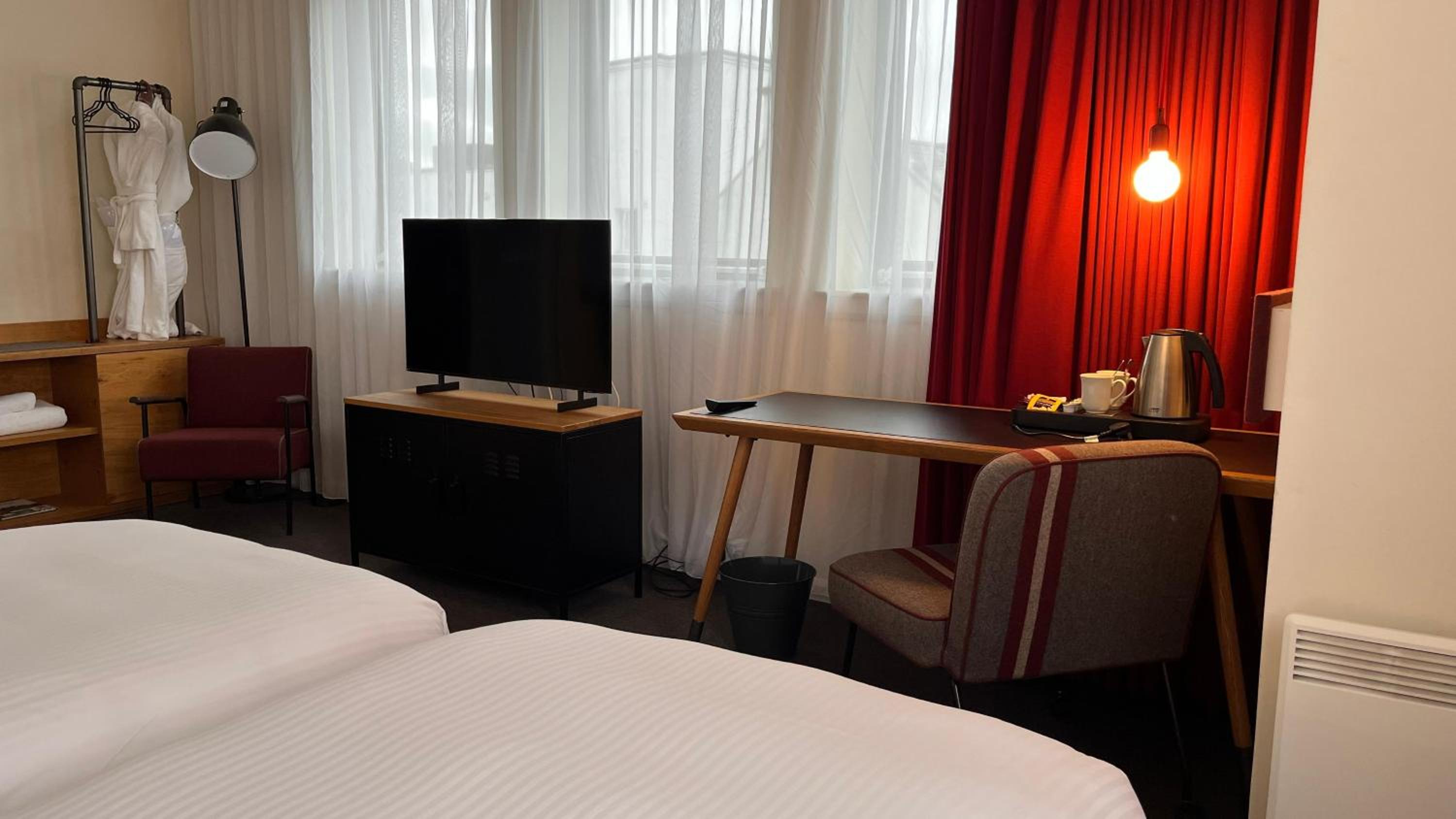 Twin Room - Photo 13