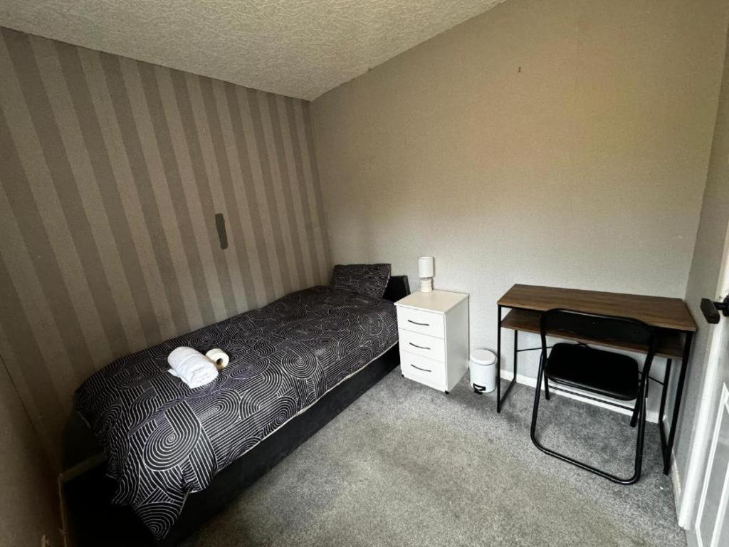 Standard Single Room with Shared Bathroom photo 2