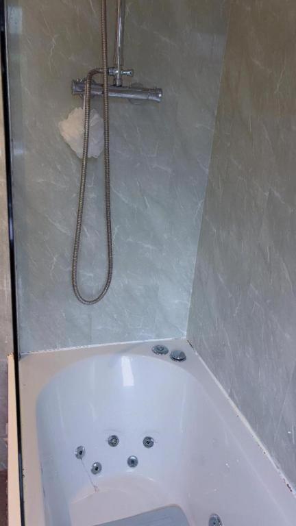 Standard Single Room with Shared Bathroom photo 1