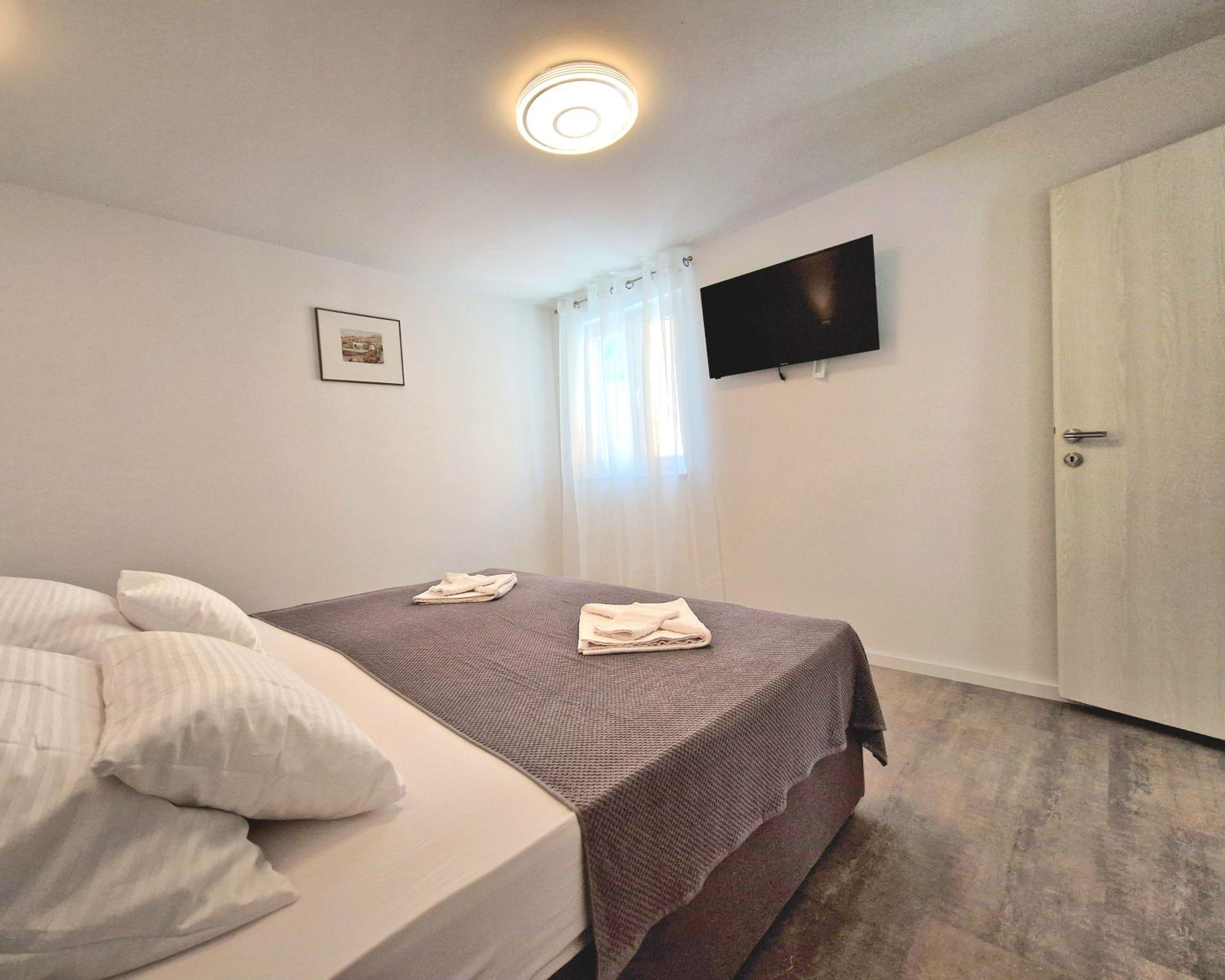 One-Bedroom Apartment photo 3