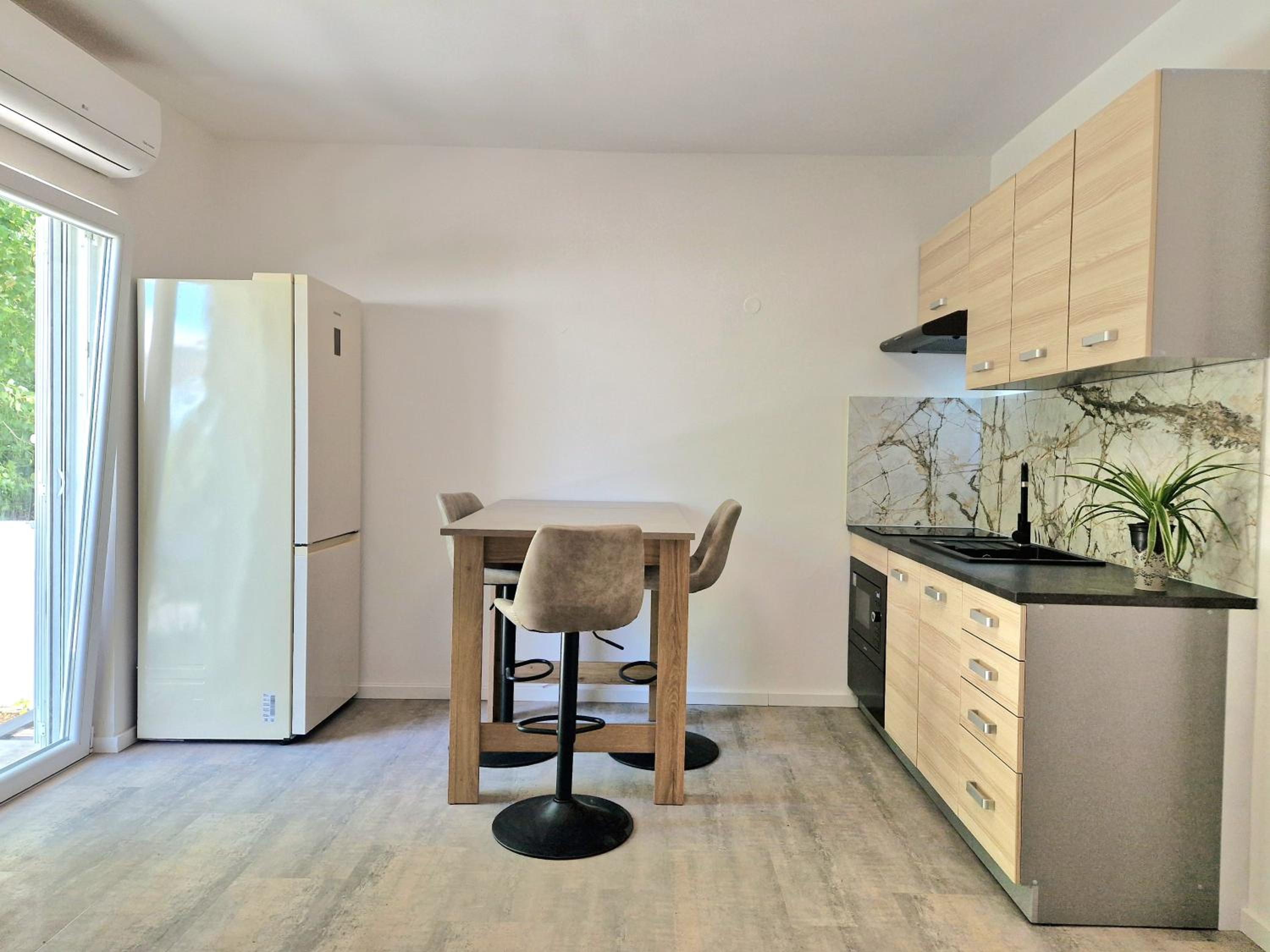 One-Bedroom Apartment photo 2