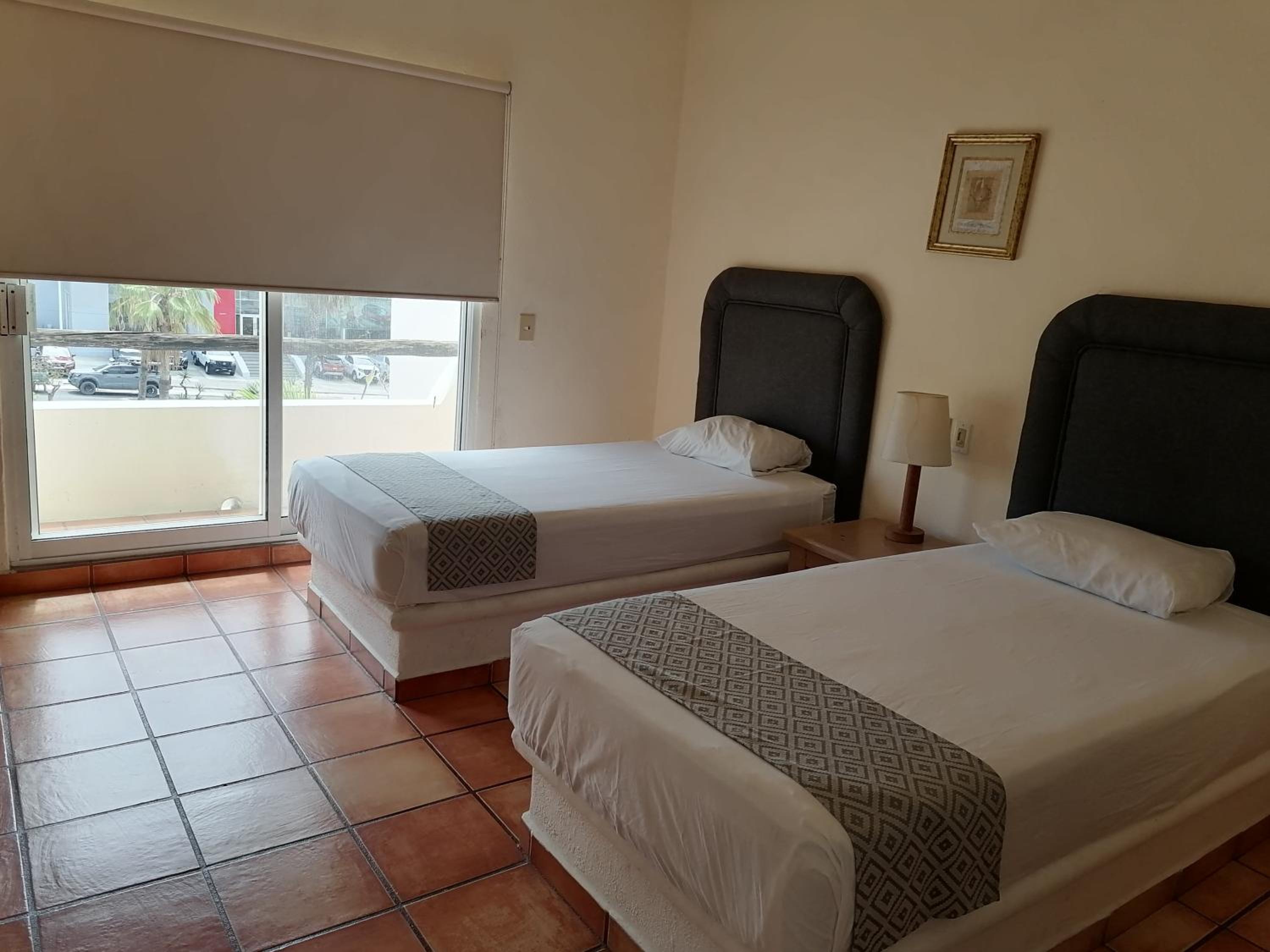 Double Room with Two Queen Beds photo 2