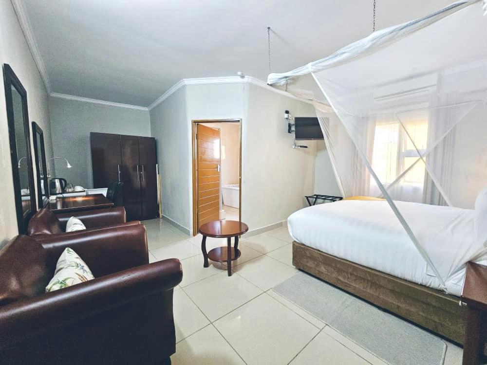 Queen Suite photo 2