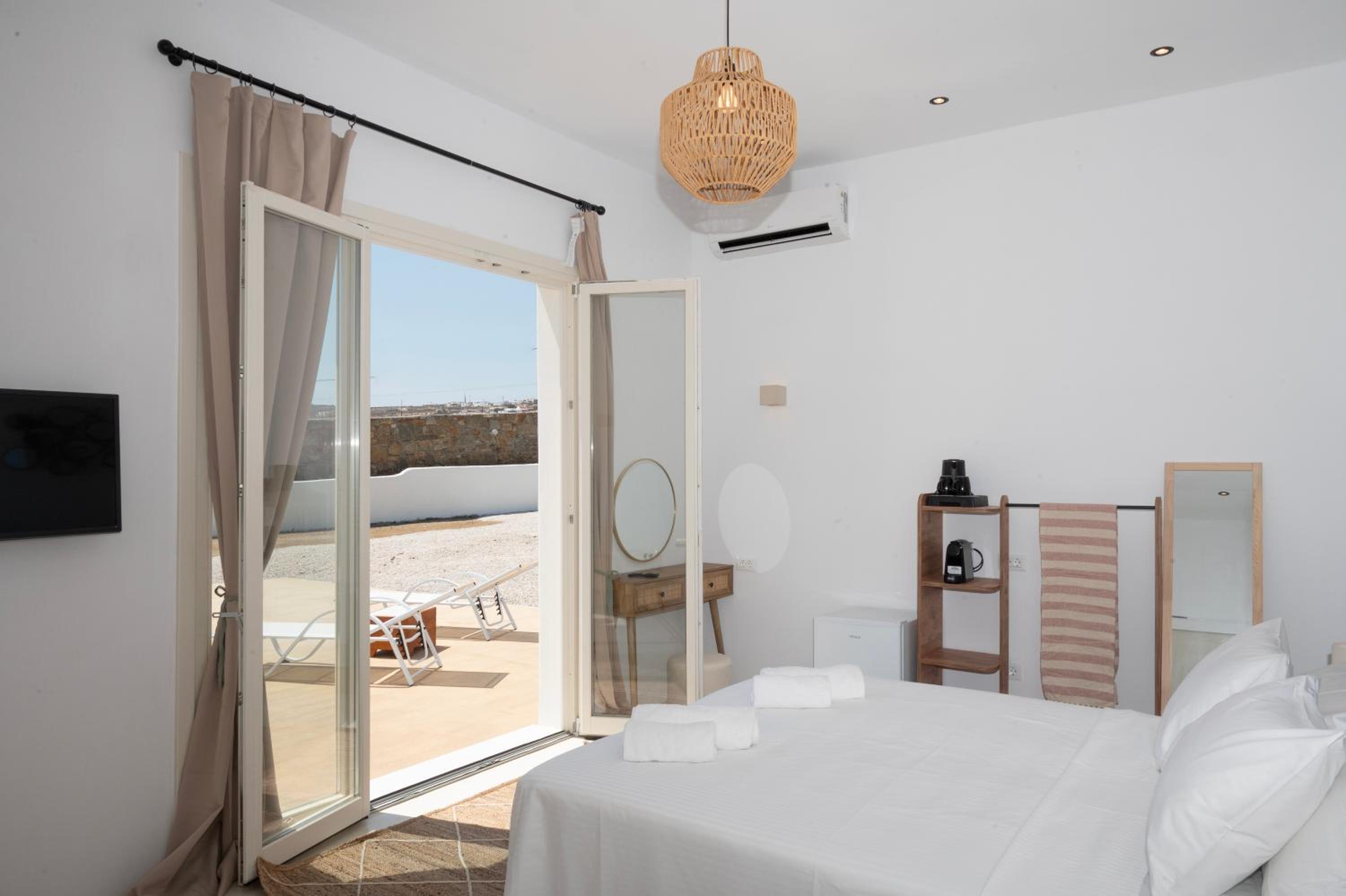 Deluxe Double or Twin Room with Pool Access