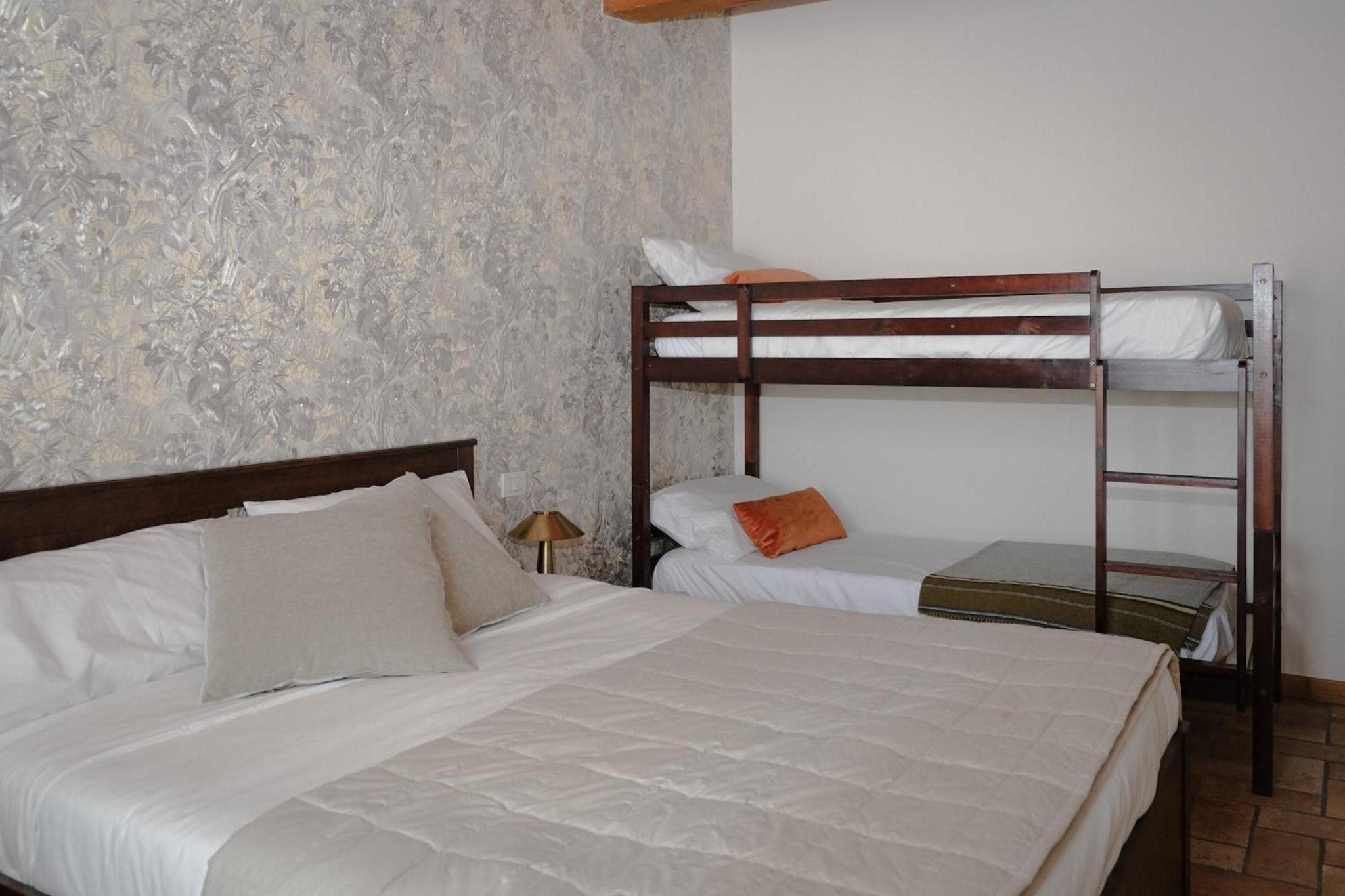 Quadruple Room with Private Bathroom photo 1