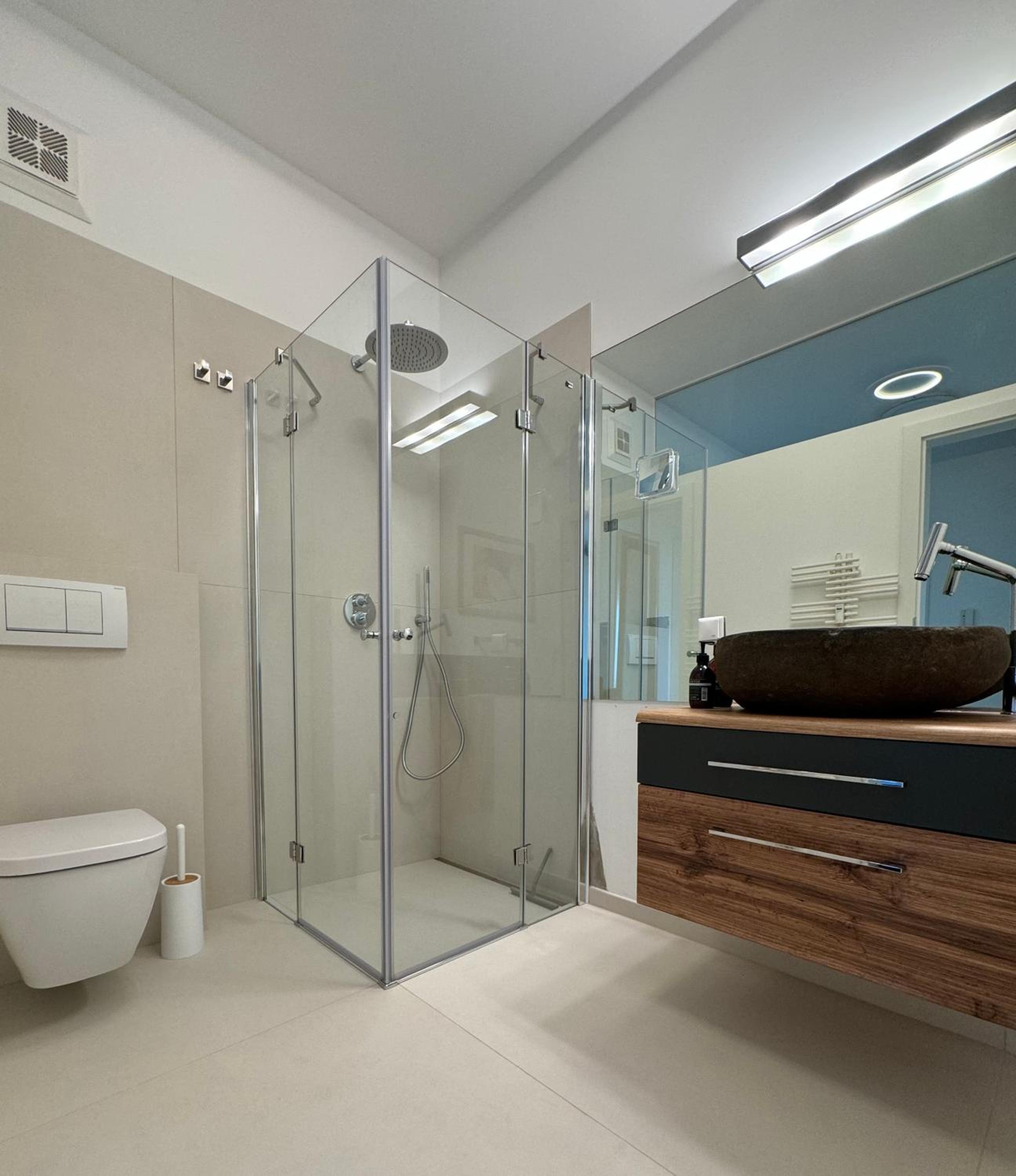 Apartment with Bathroom photo 2