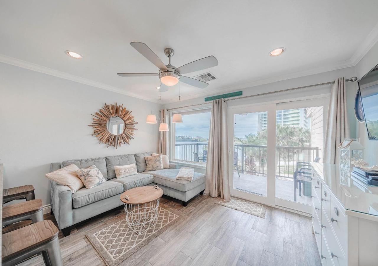 One-Bedroom Apartment with Sea View photo 1