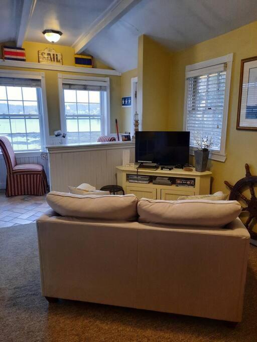 One-Bedroom House photo 1