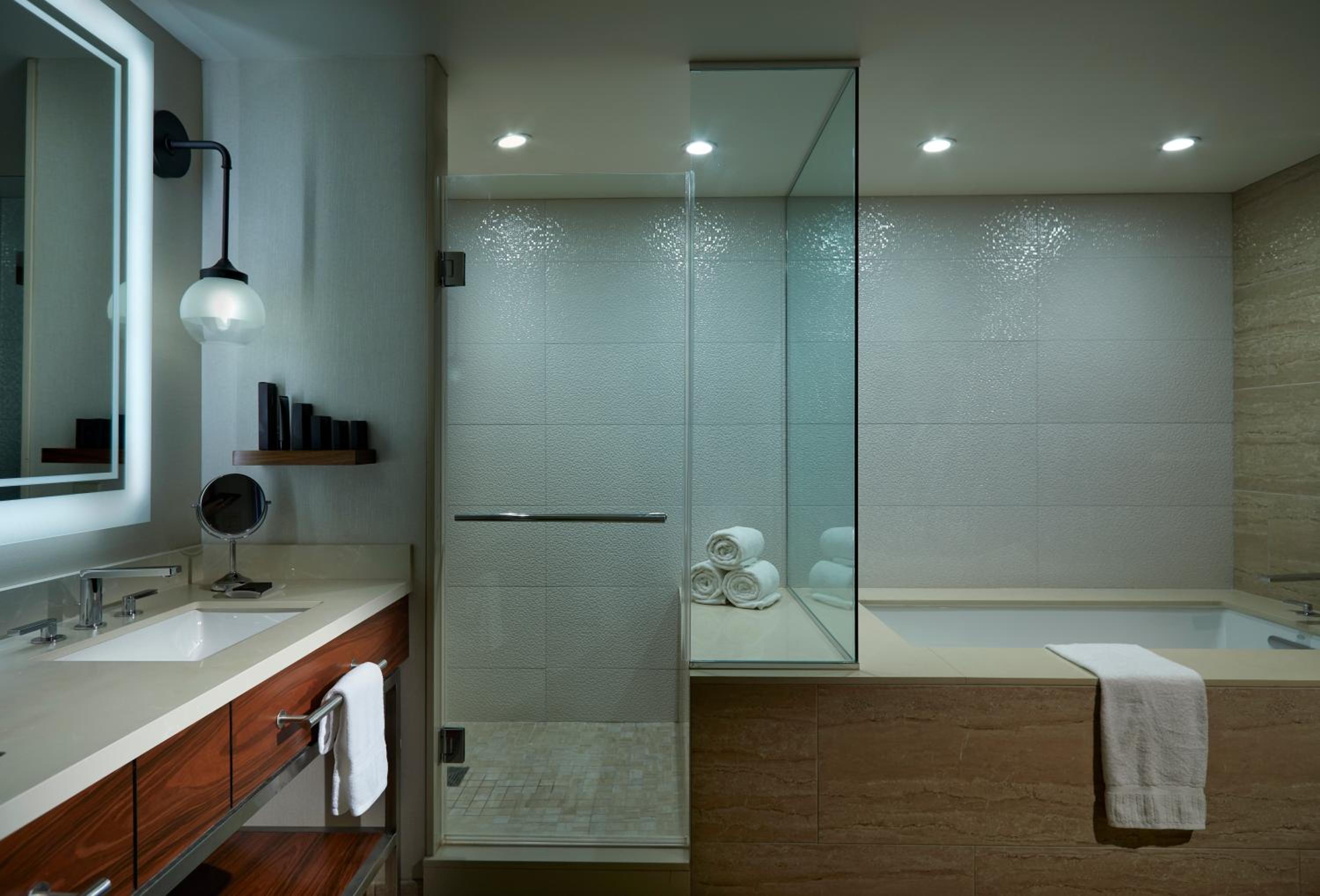 South Tower Apollo Bay View Suite - Photo 5