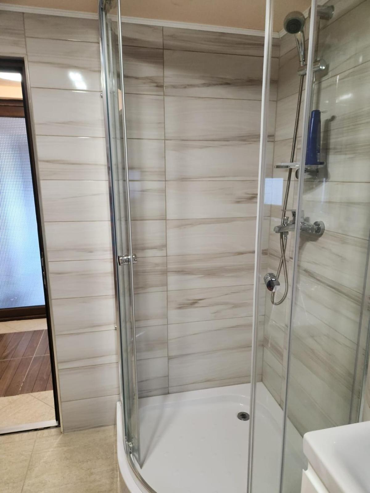 Double Room with Shared Bathroom photo 2