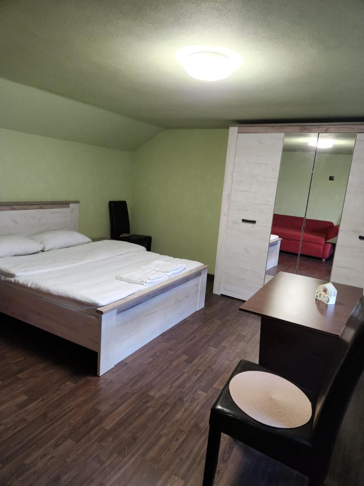 Triple Room with Shared Bathroom photo 3
