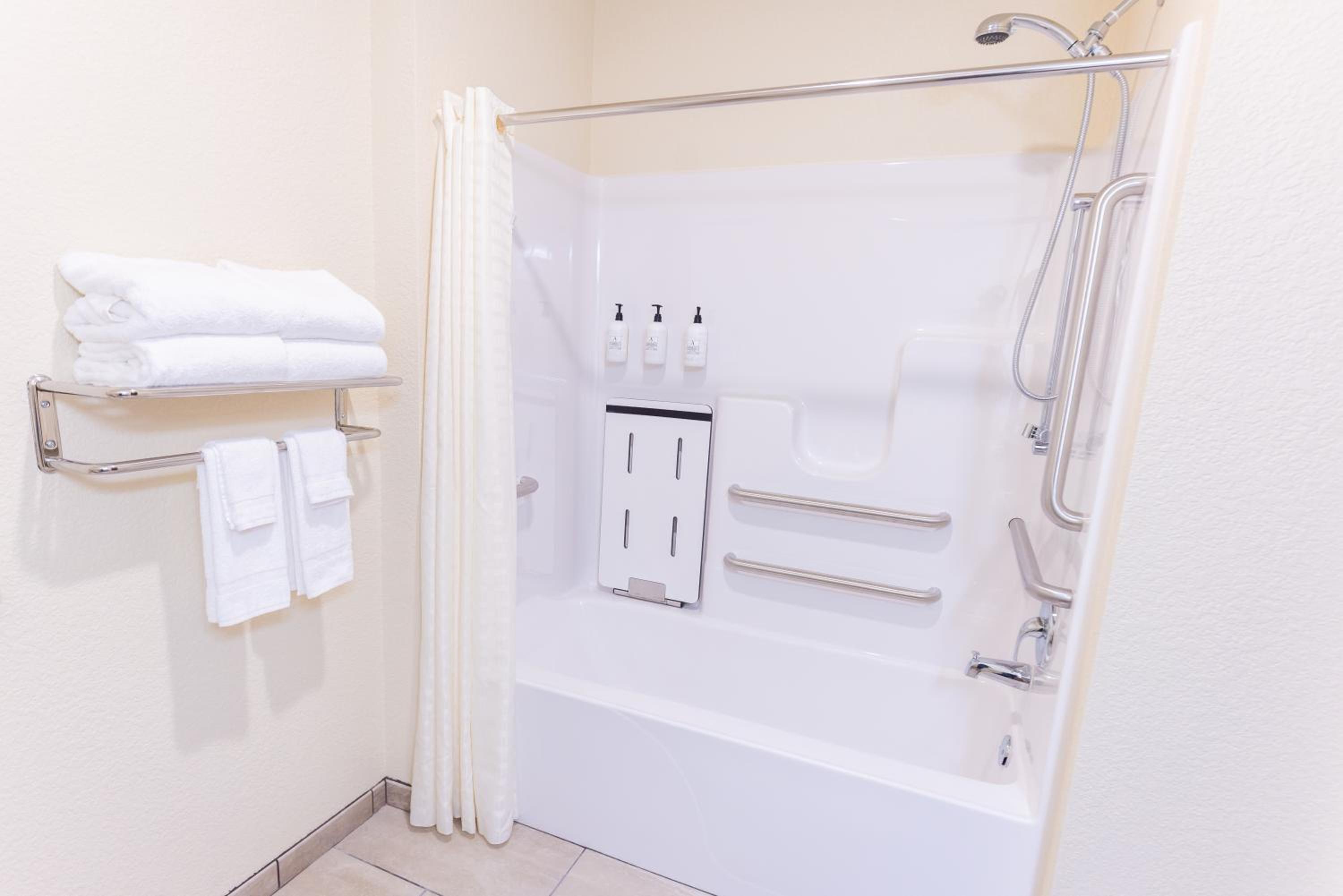 Queen Room - Disability Access - Photo 4