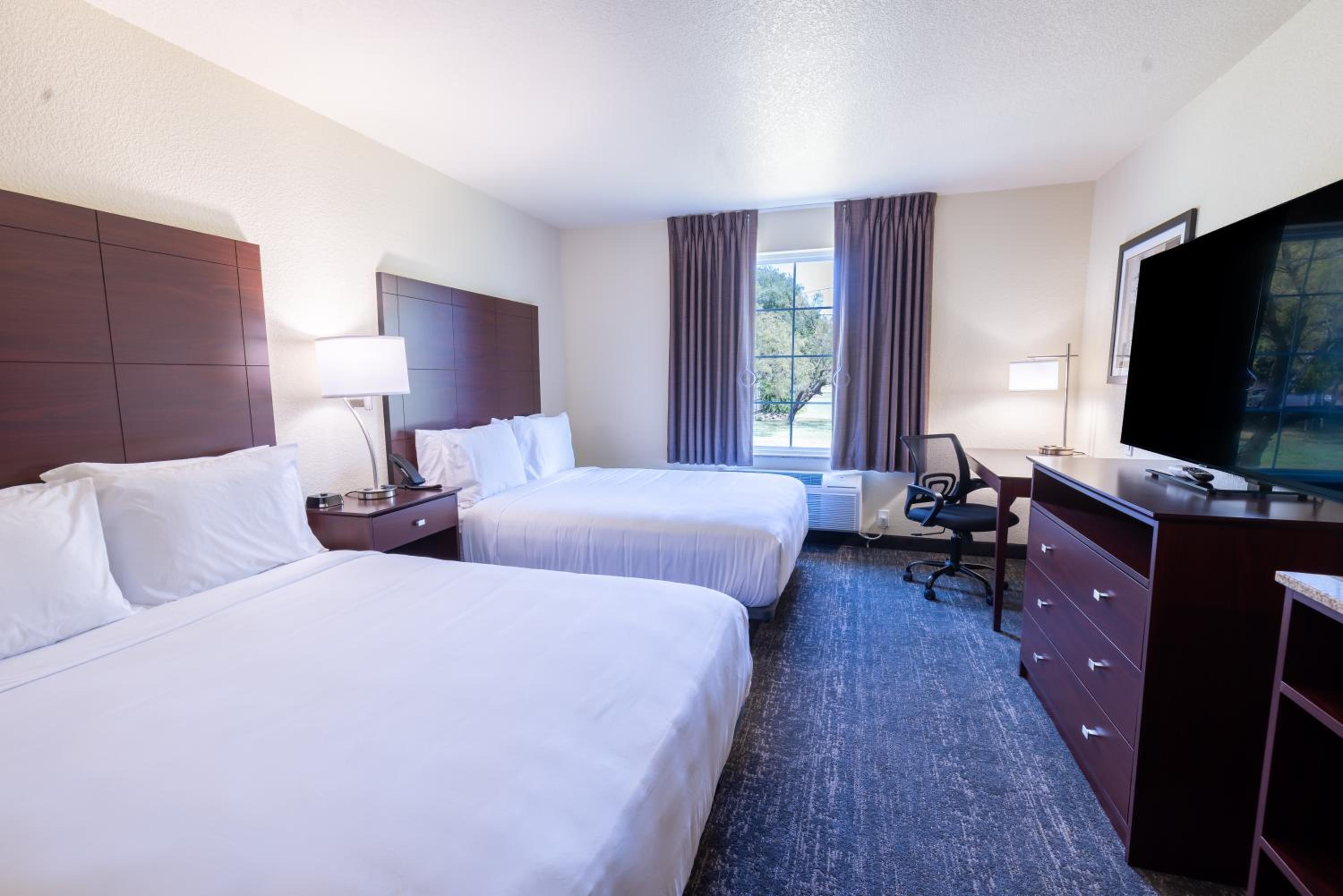 Queen Room - Disability Access - Photo 1