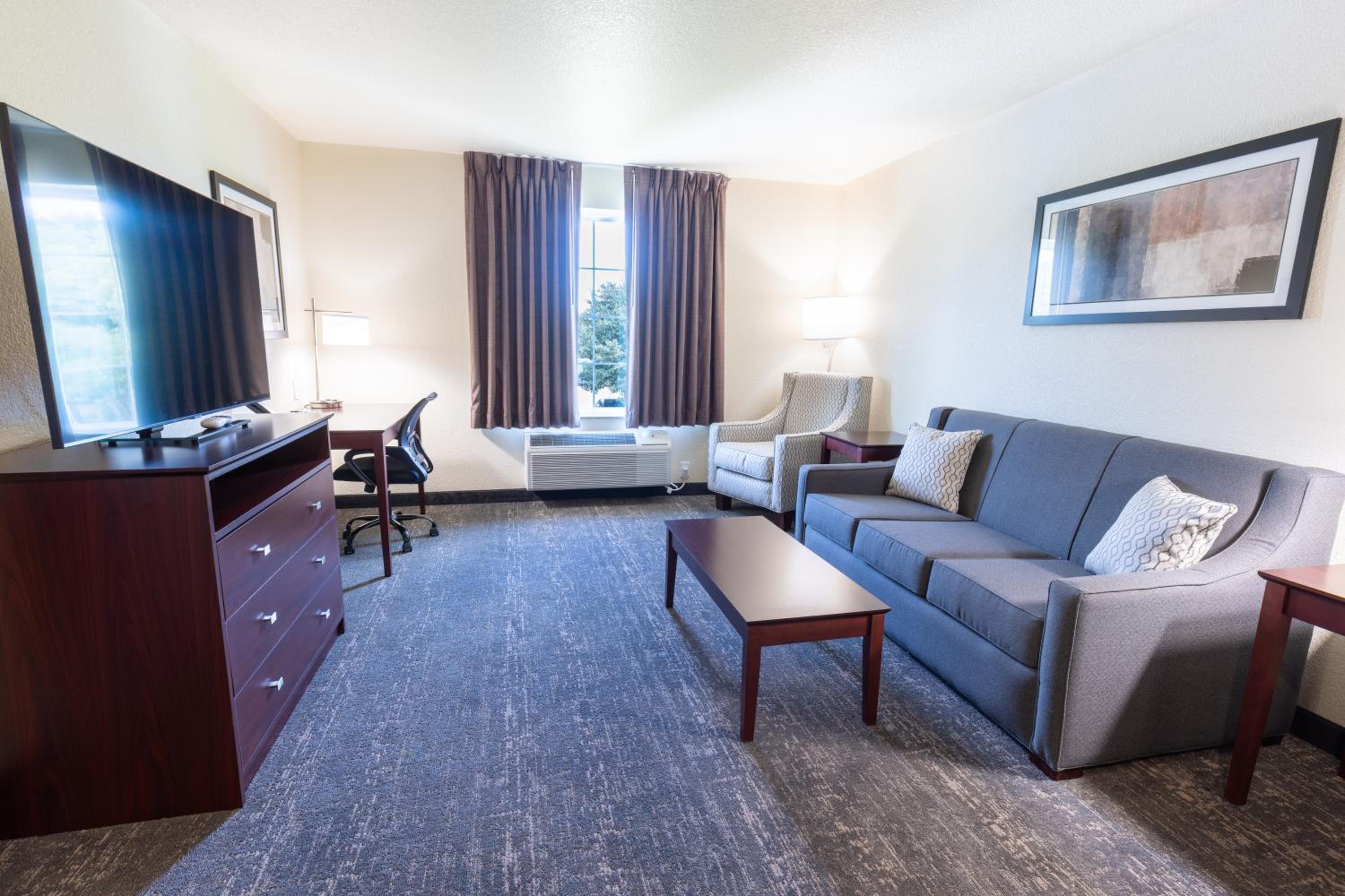 One-Bedroom Suite - Photo 1