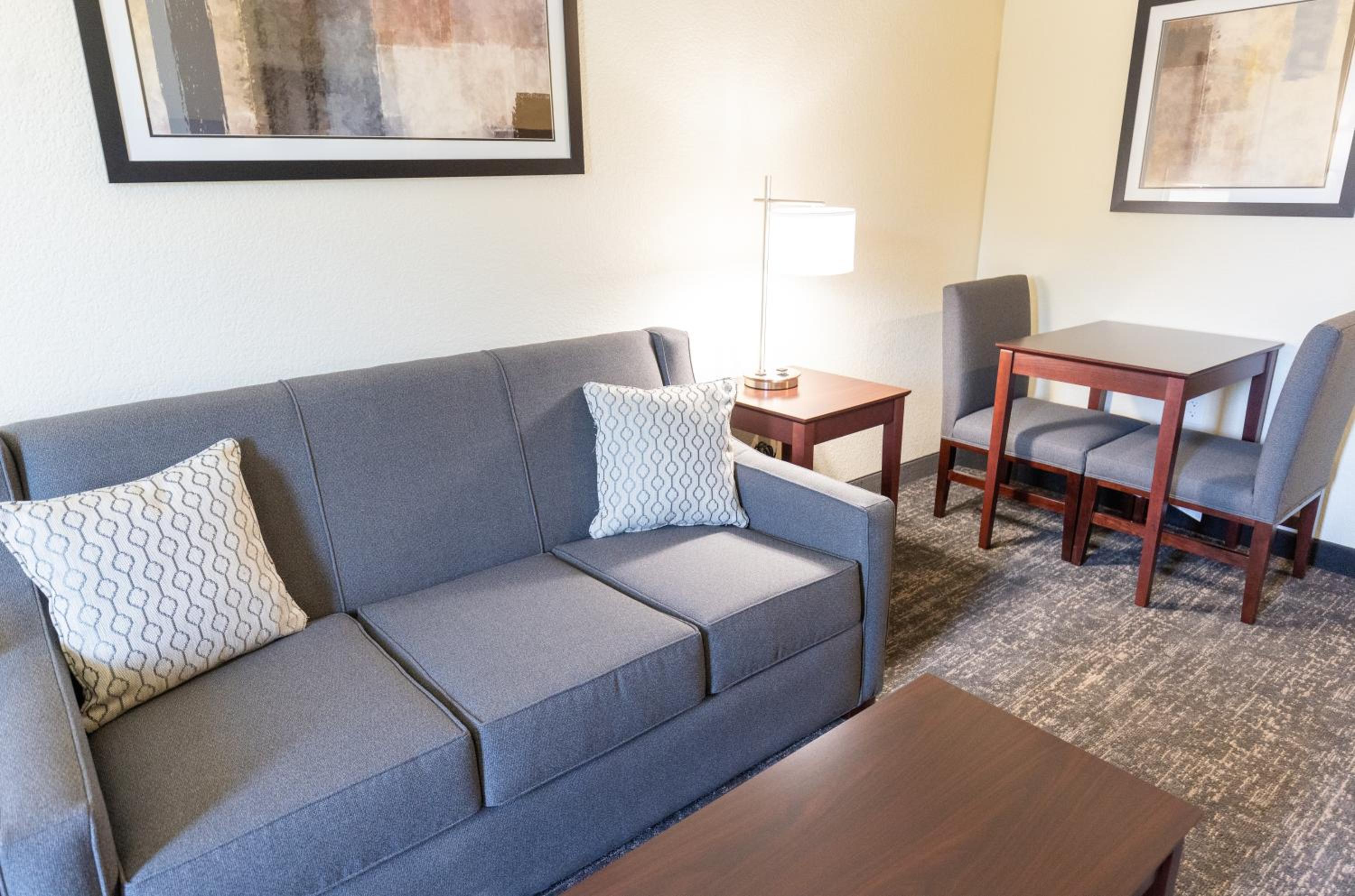 One-Bedroom Suite - Photo 7