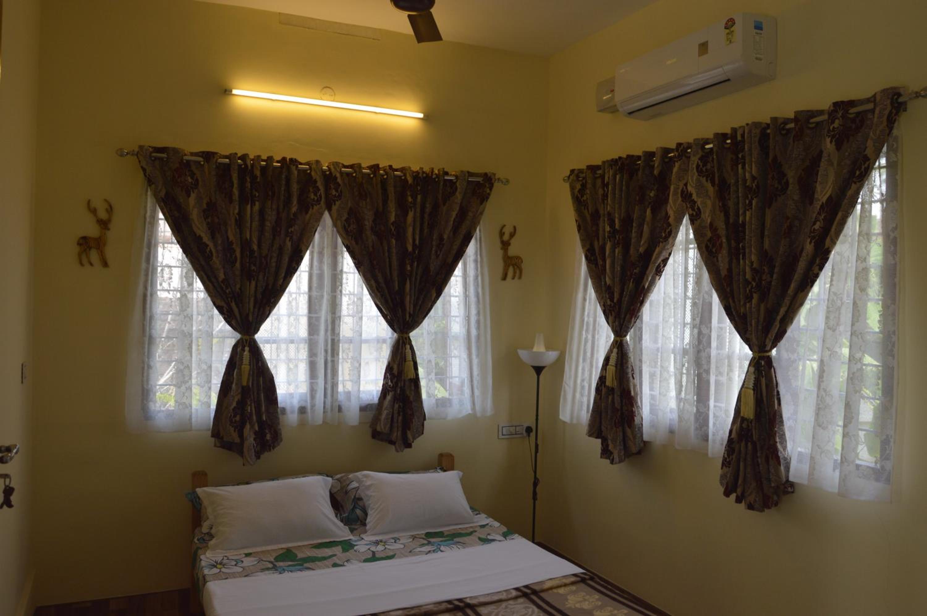 Deluxe Double Room (2 Adults + 1 Child) photo 1
