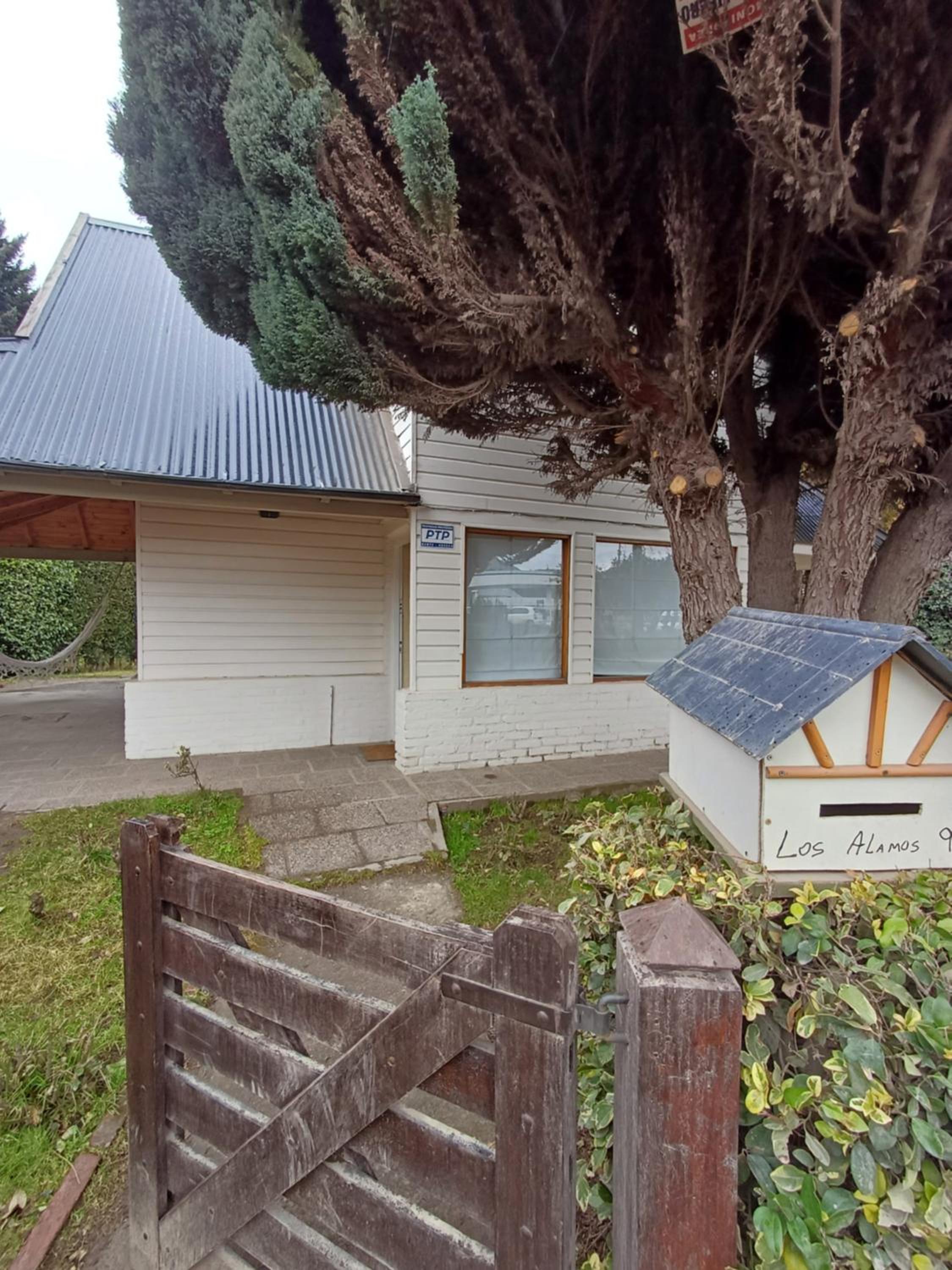 Three-Bedroom House photo 2