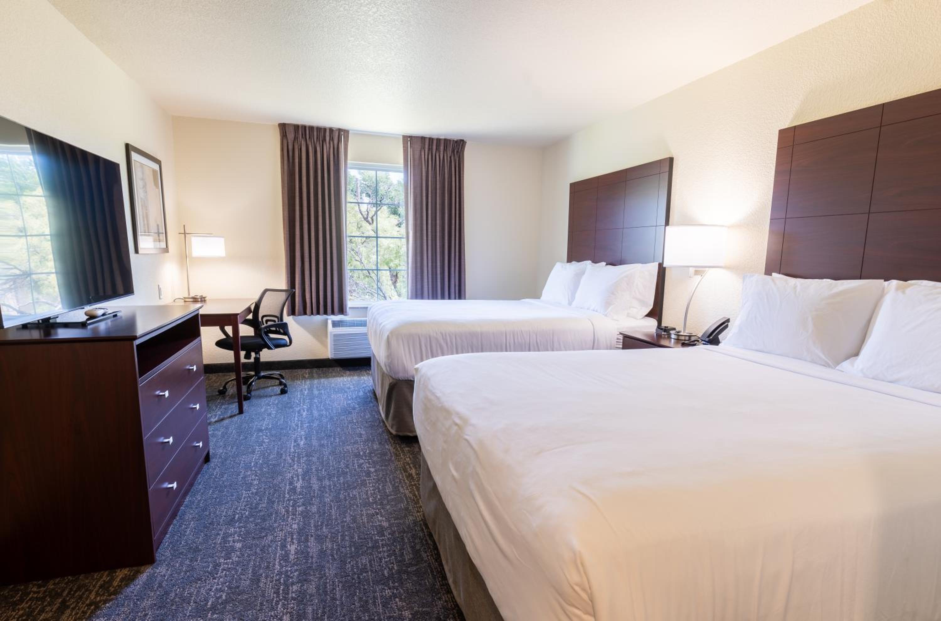 Queen Room with Two Queen Beds - Photo 1
