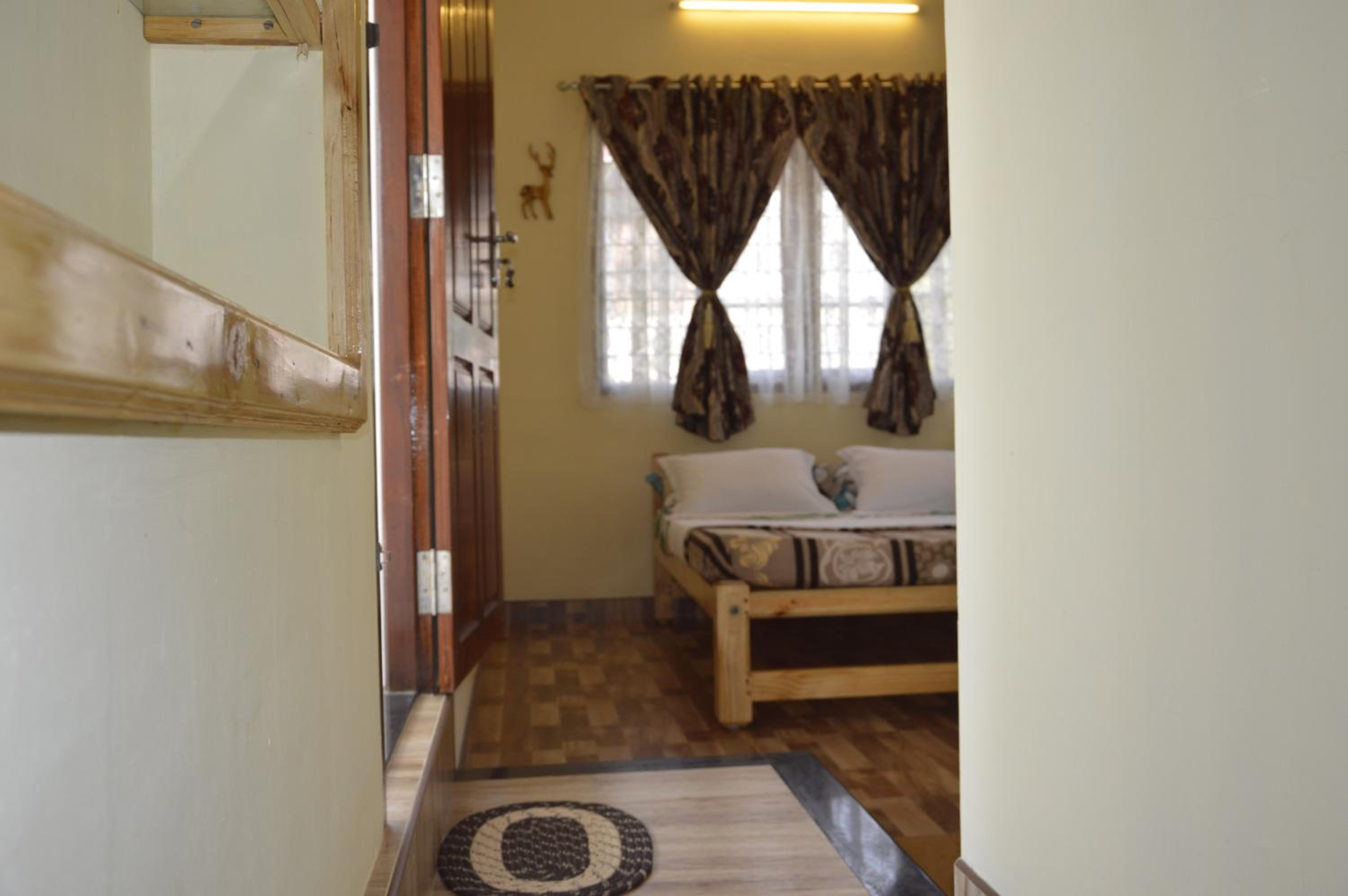 Deluxe Double Room (2 Adults + 1 Child) photo 2