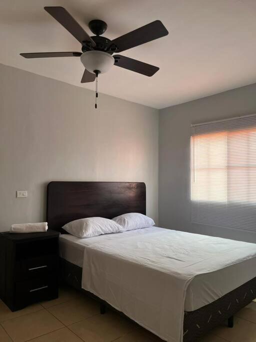 Five-Bedroom House photo 1