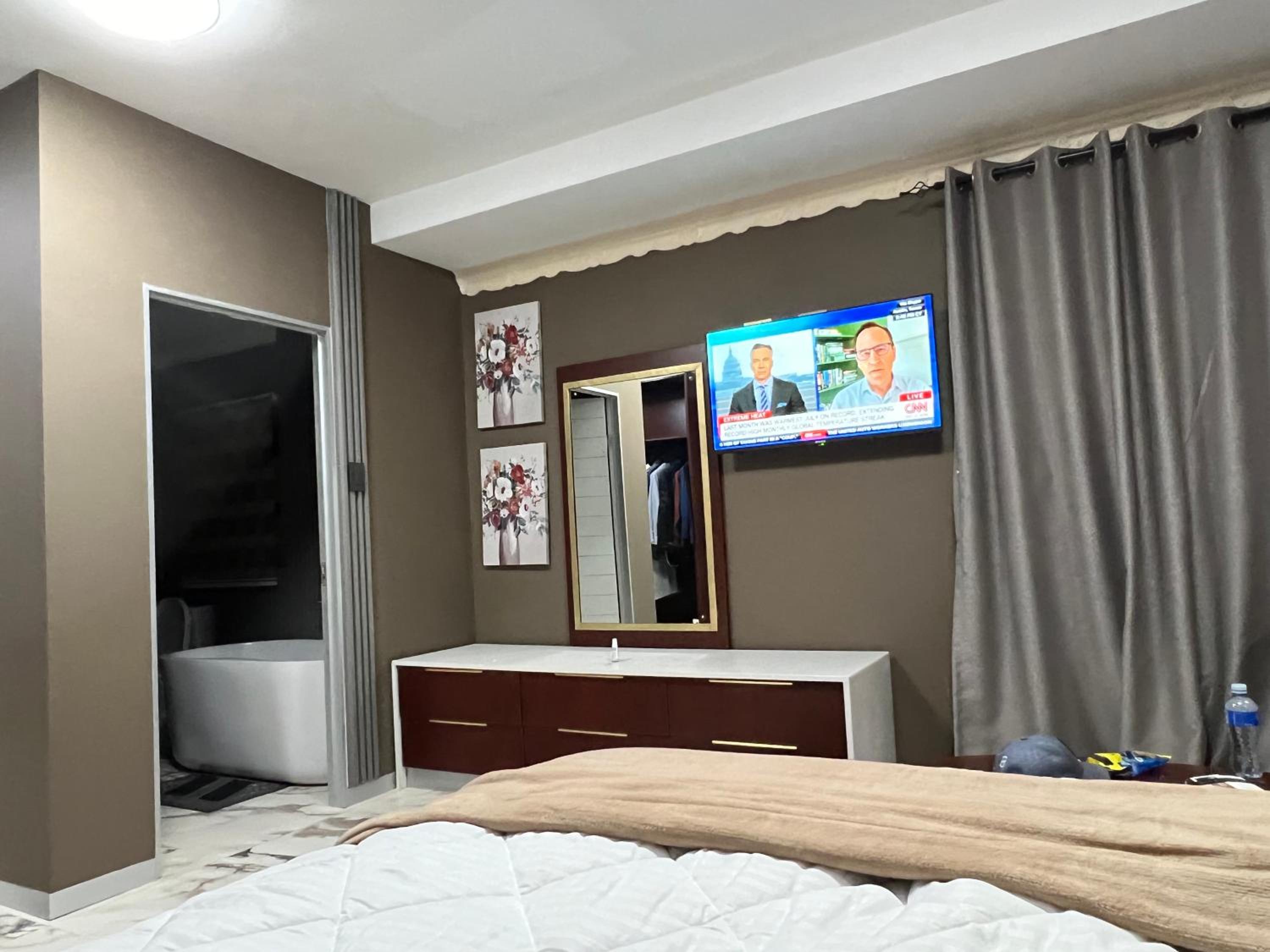 Deluxe Double Room with Bath photo 2