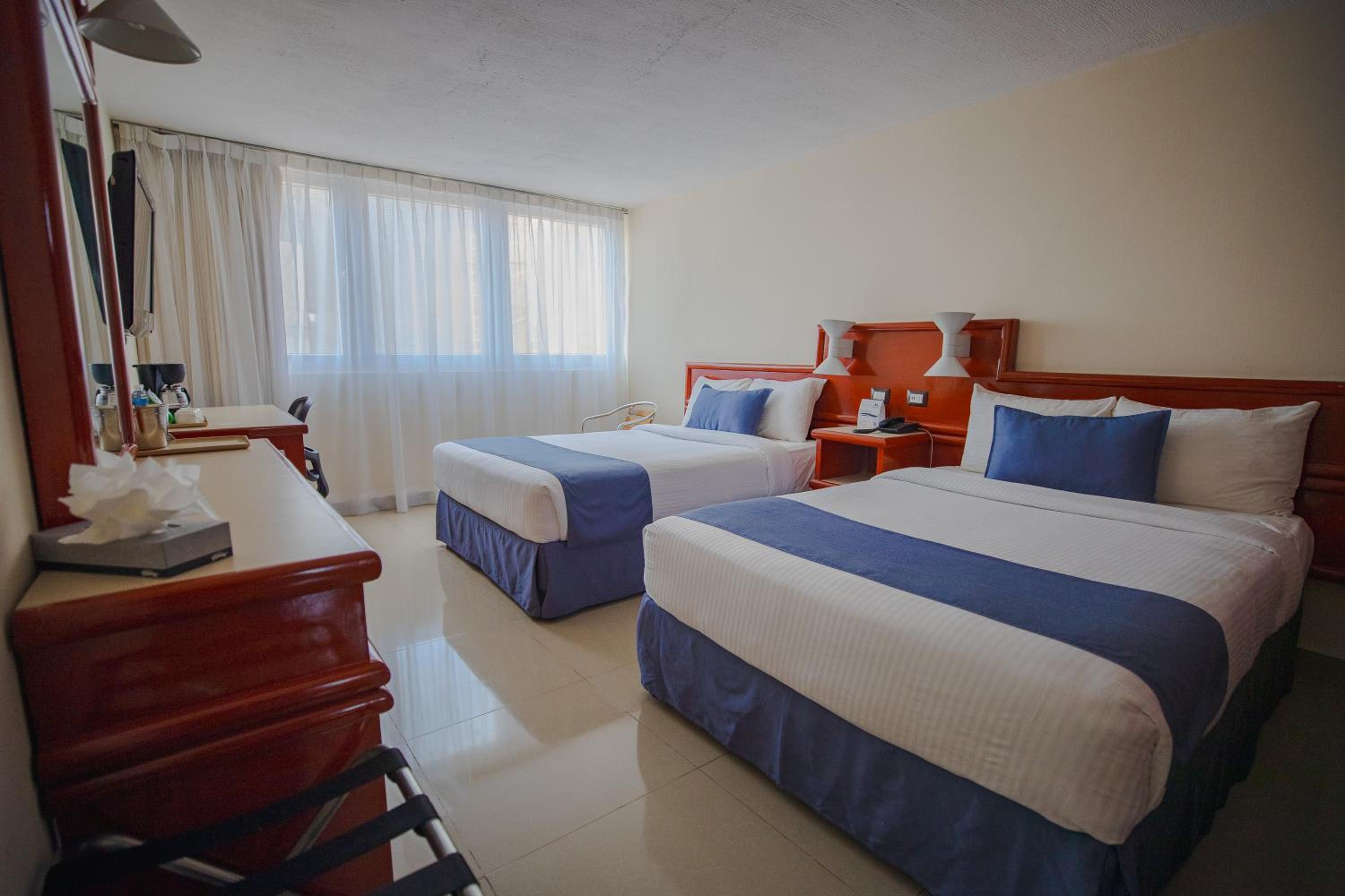 Double Room with Two Double Beds - Photo 12