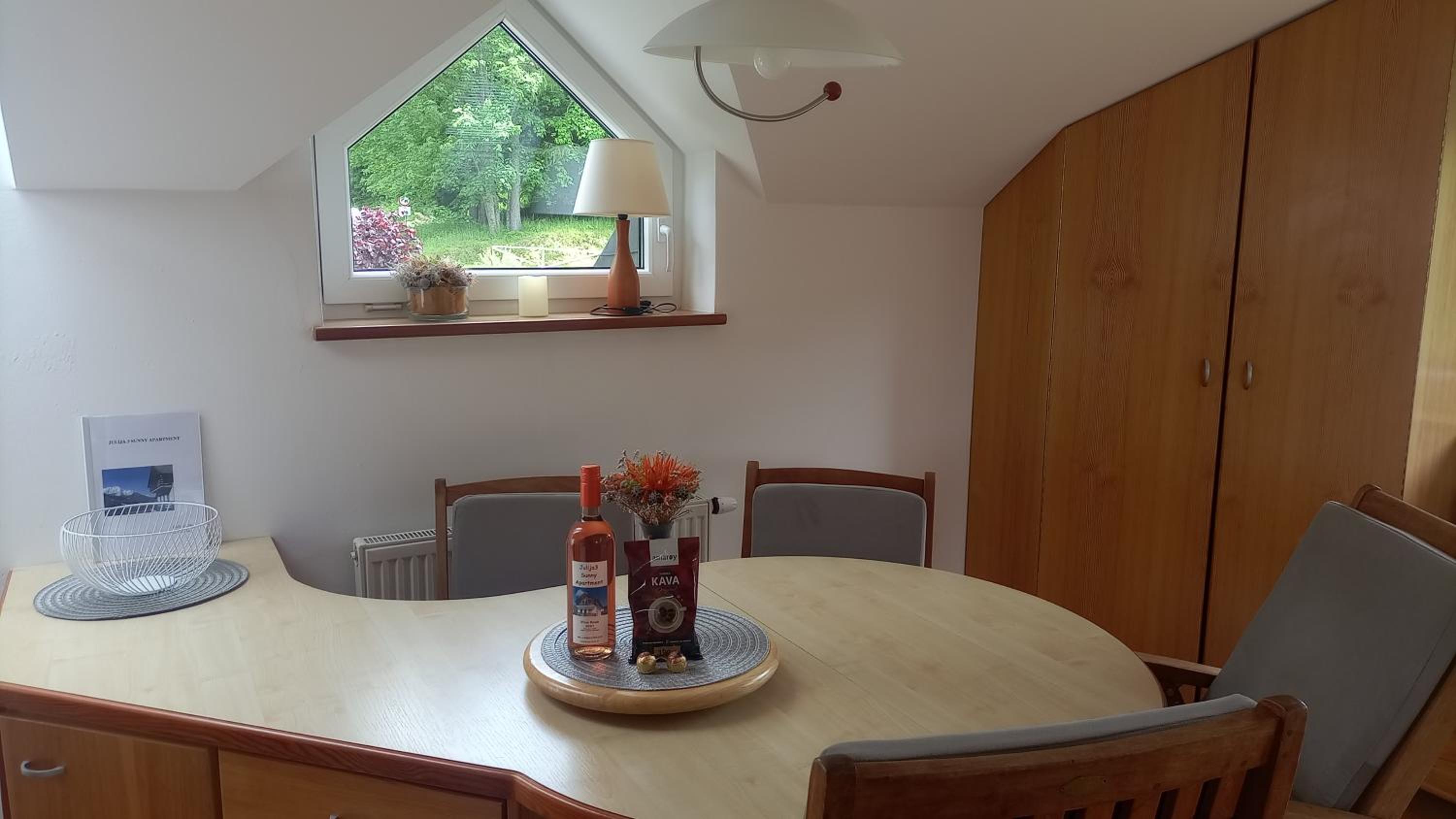 Apartment with Mountain View photo 3