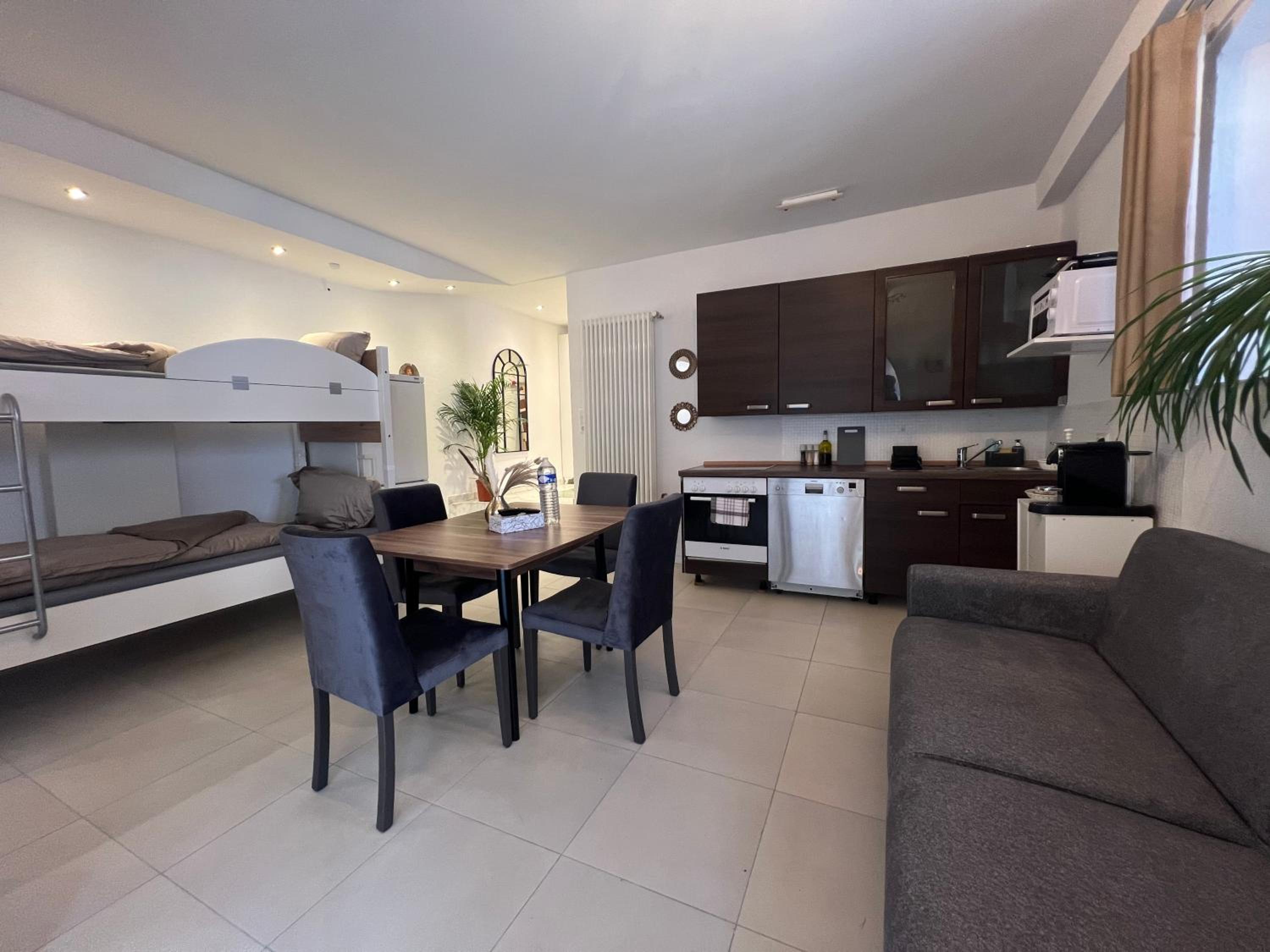 Studio Apartment photo 1