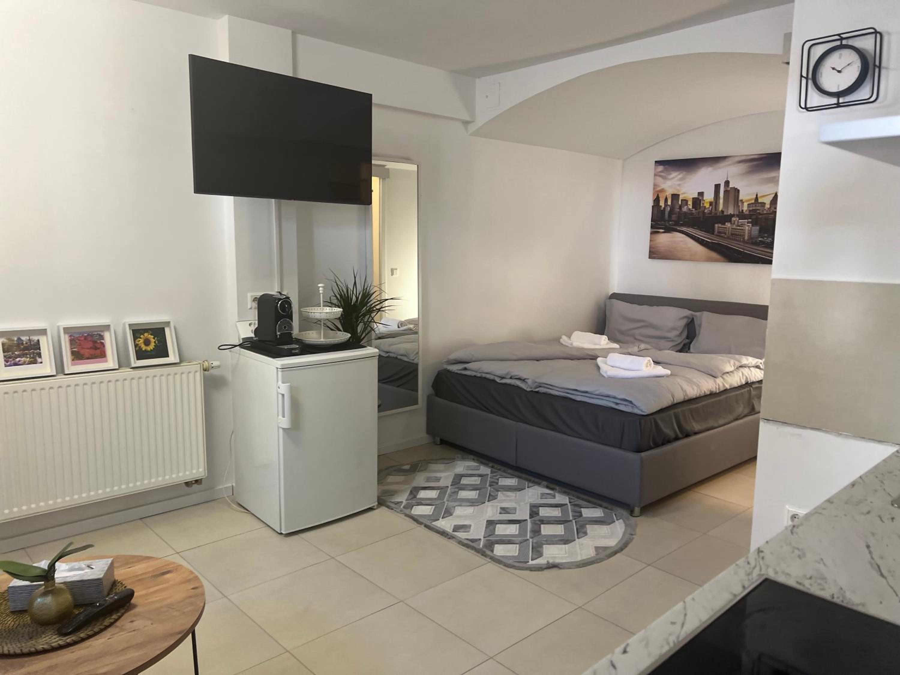 Studio Apartment with One Double Bed photo 3