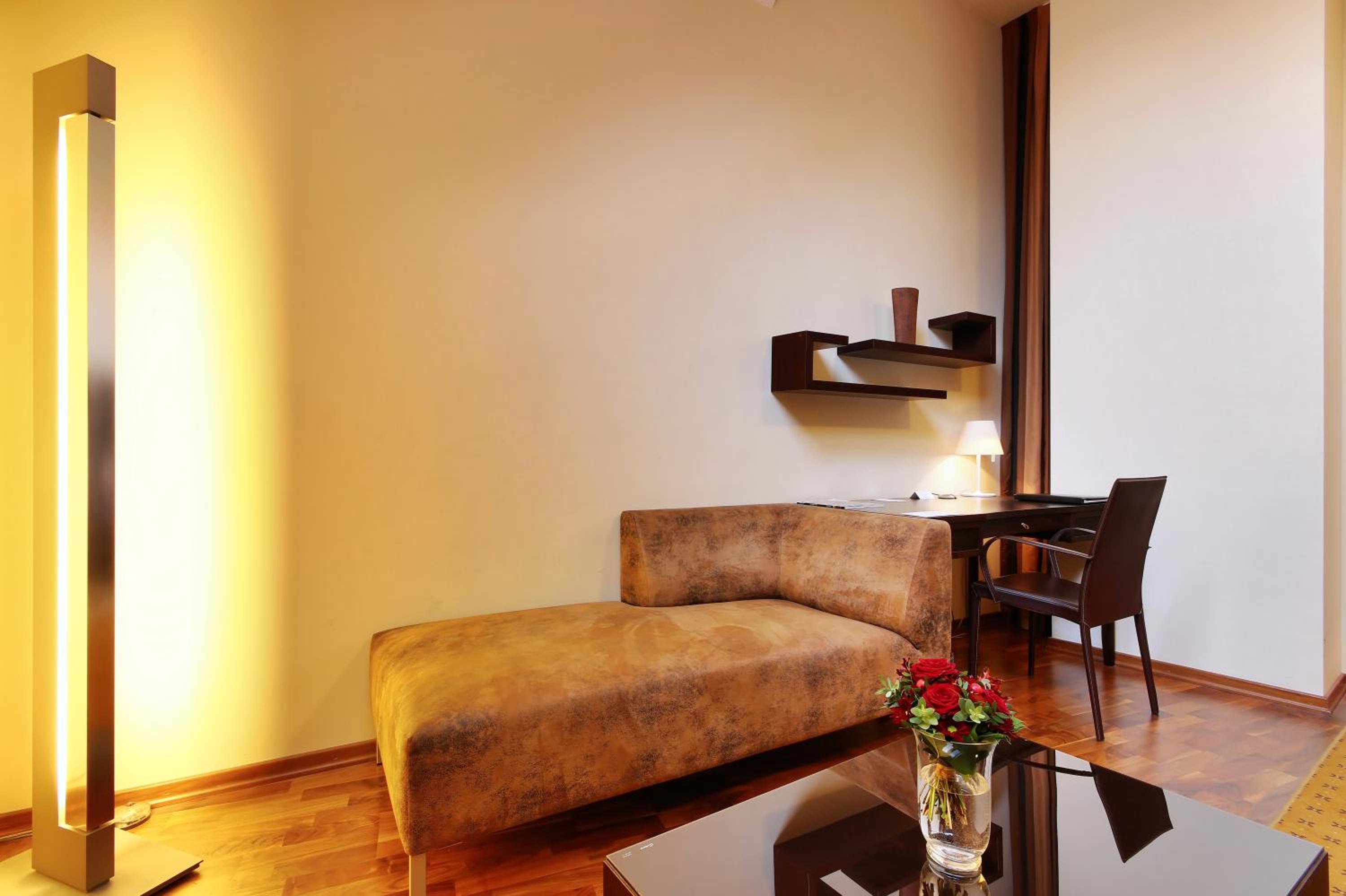 One-Bedroom Apartment - Photo 1