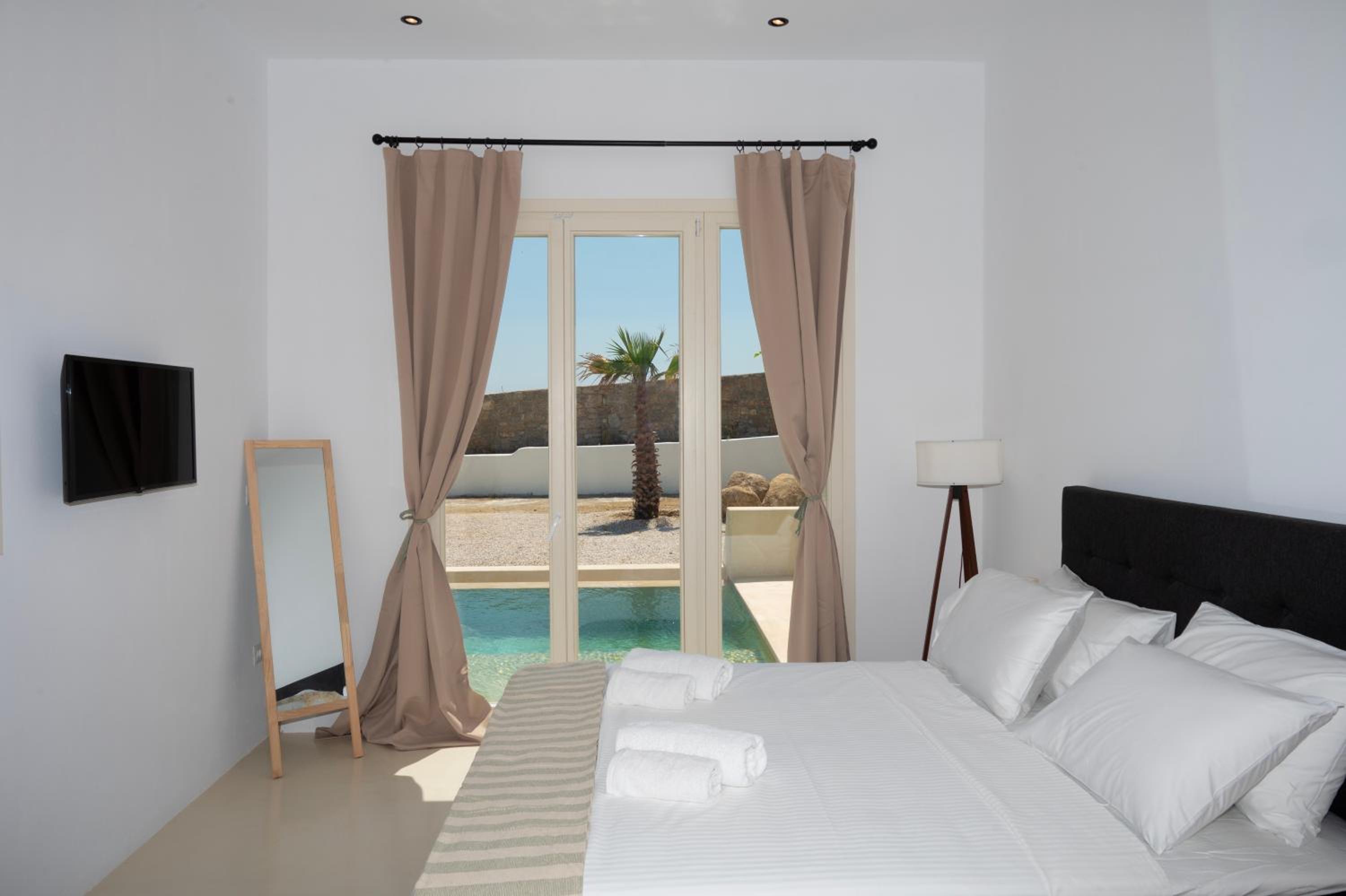 Deluxe Double or Twin Room with Pool Access