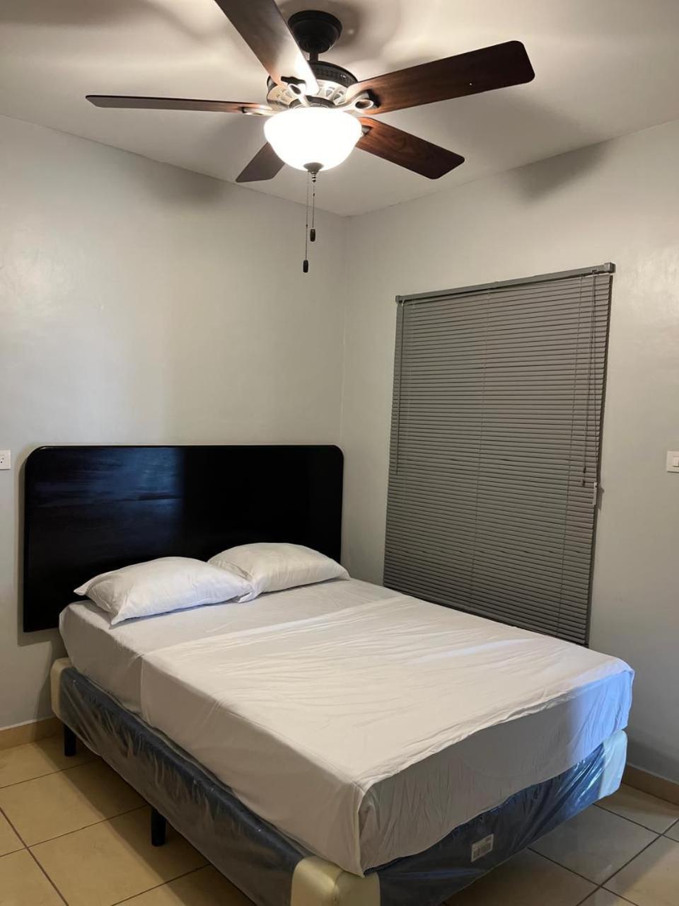Five-Bedroom House photo 2