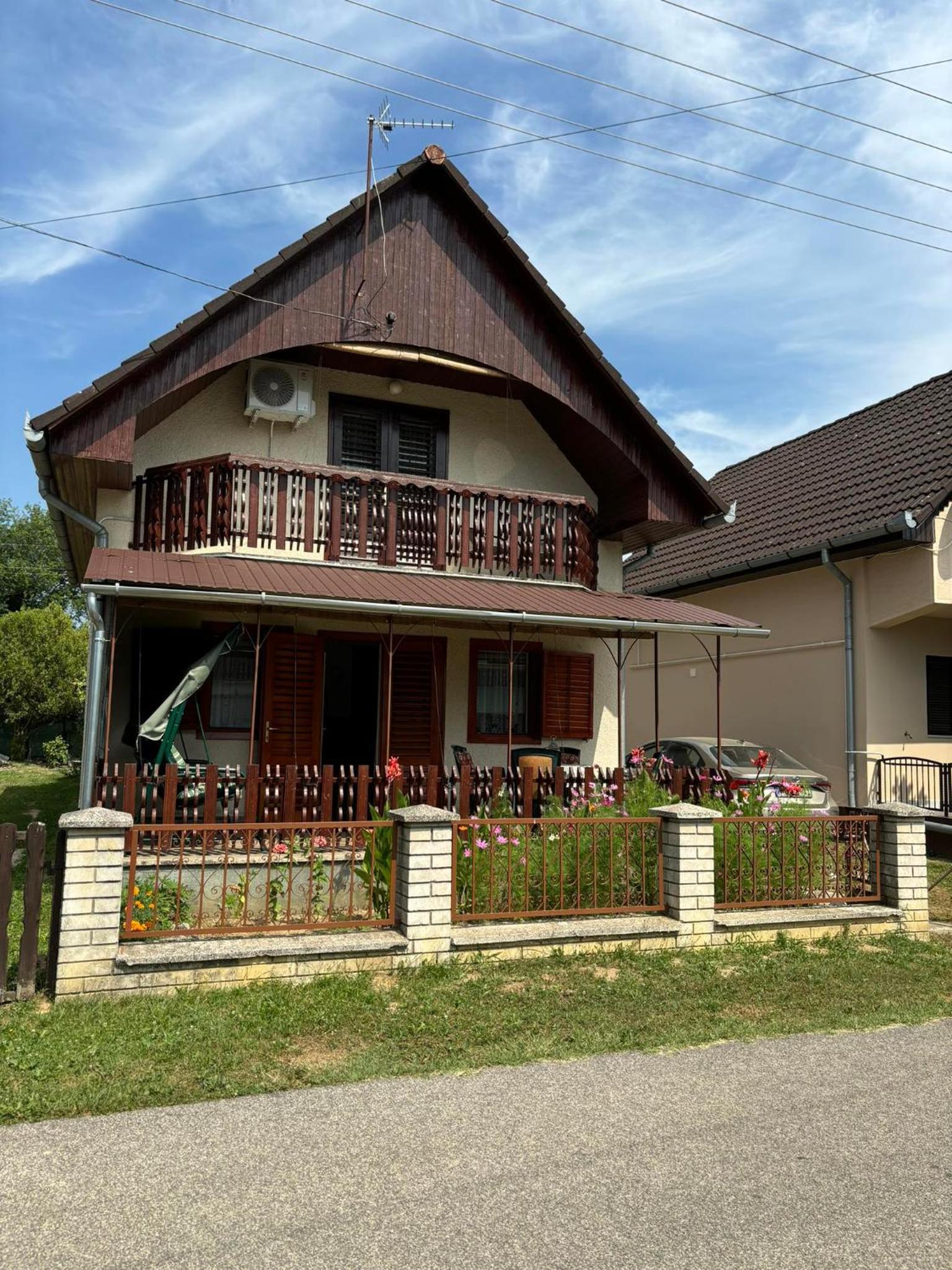 Four-Bedroom House photo 3