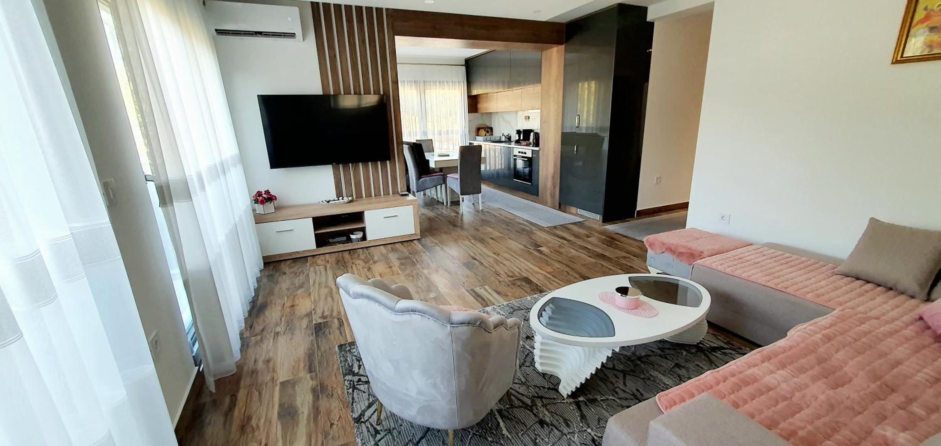 One-Bedroom Apartment with Terrace photo 1